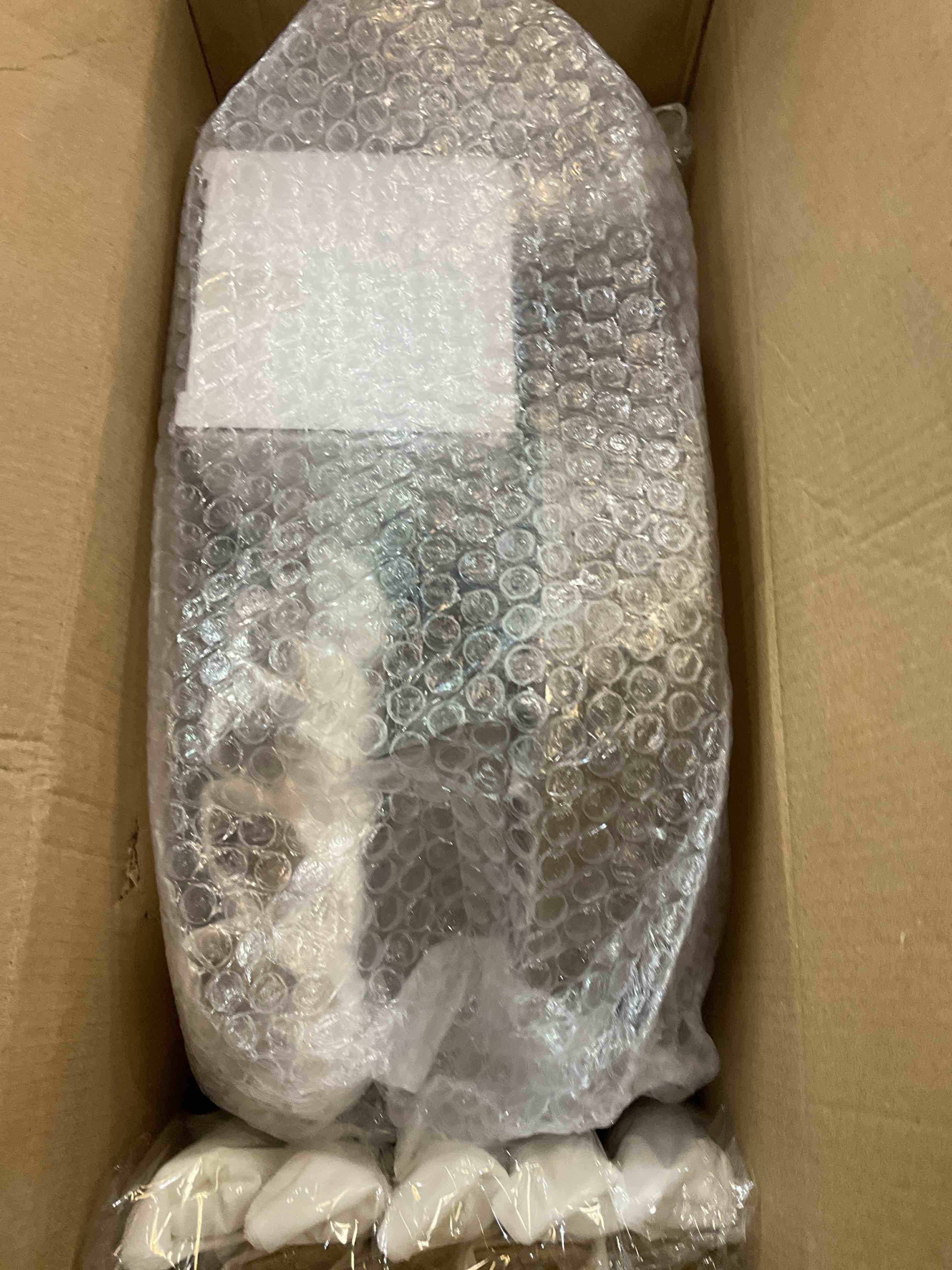 https://s3.amazonaws.com/lotting-images-prod/BargainHunt/EXS01652572_1719339931554.jpeg
