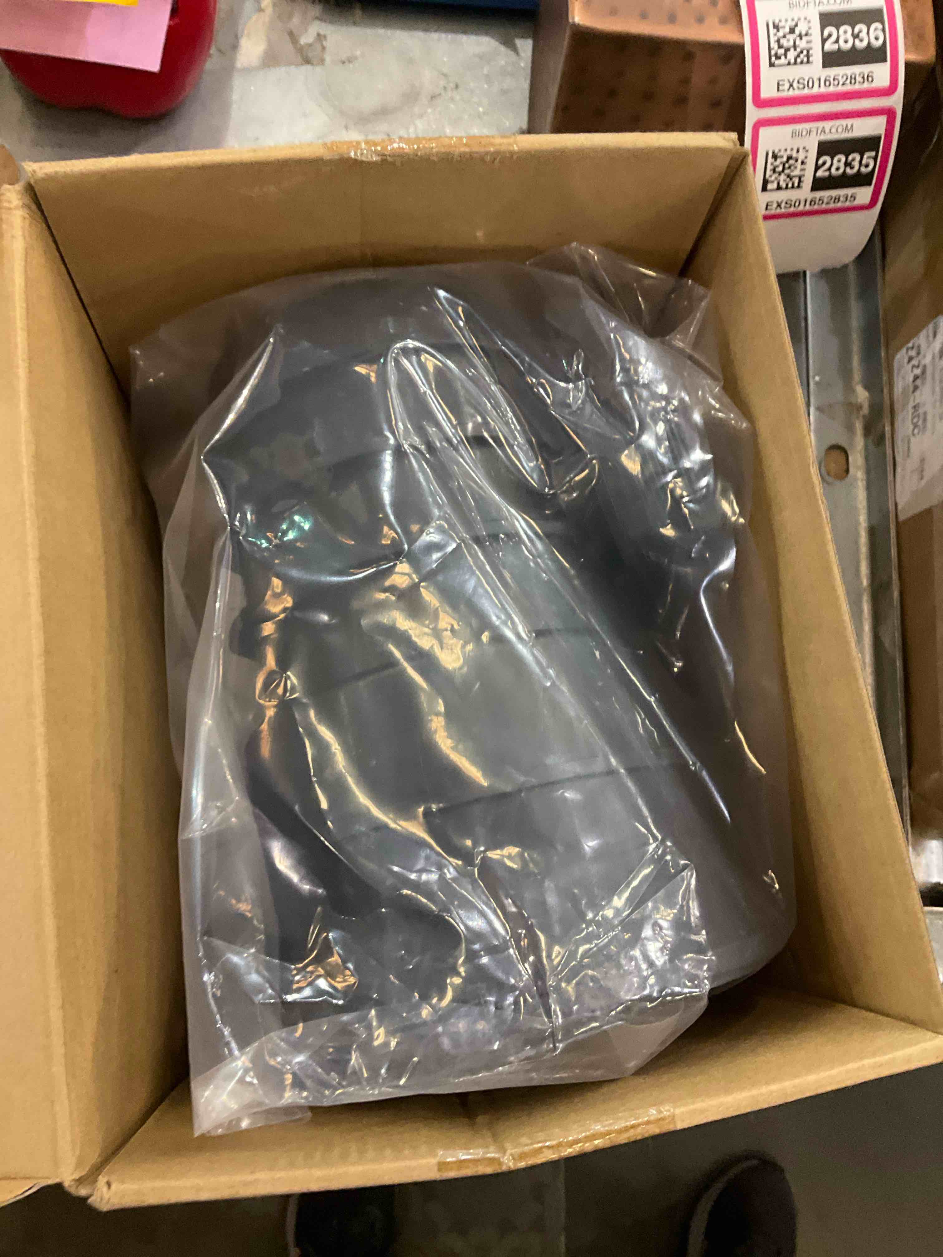 https://s3.amazonaws.com/lotting-images-prod/BargainHunt/EXS01652835_1719585324320.jpeg