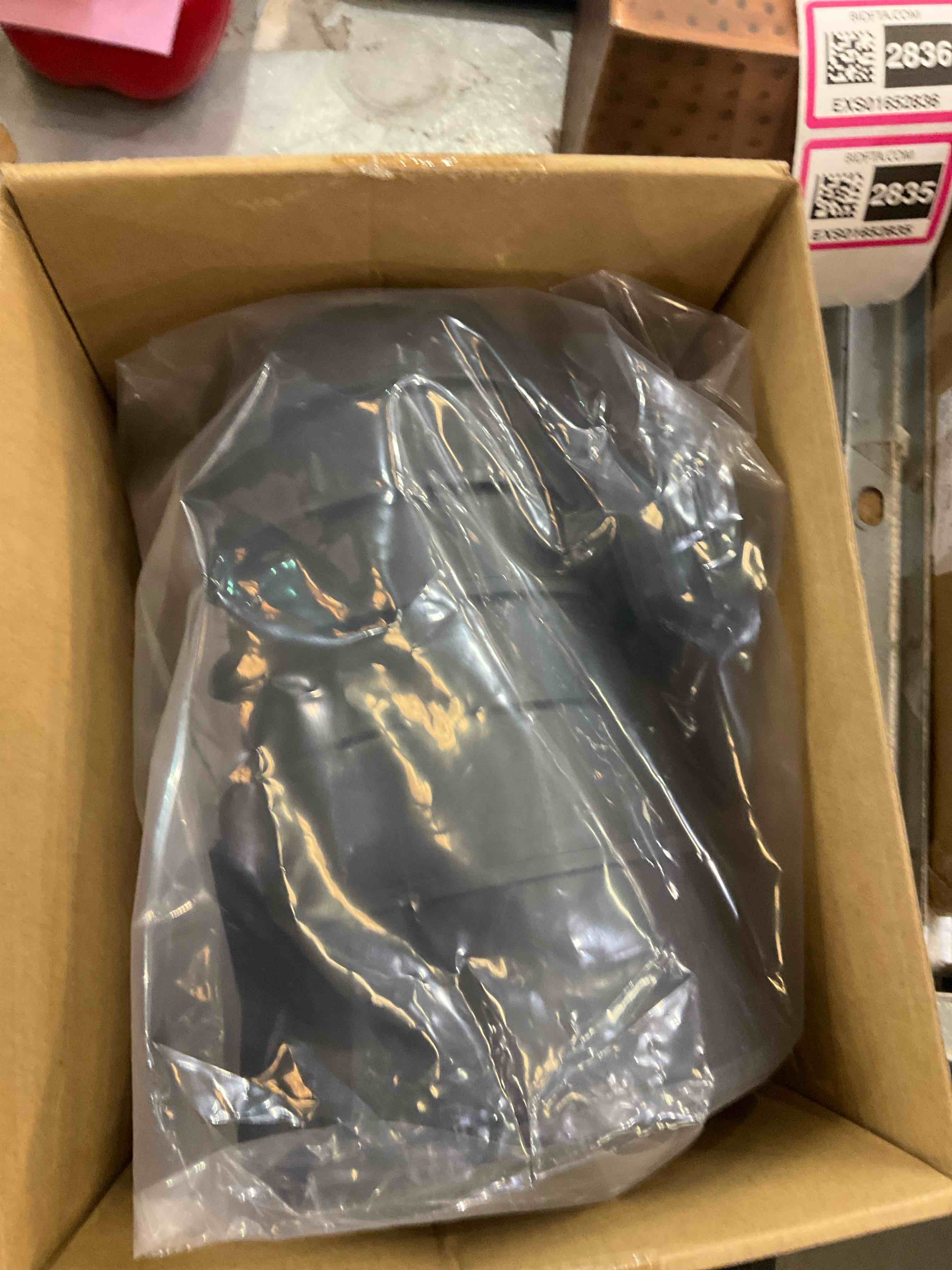 https://s3.amazonaws.com/lotting-images-prod/BargainHunt/EXS01652835_1719585325199.jpeg