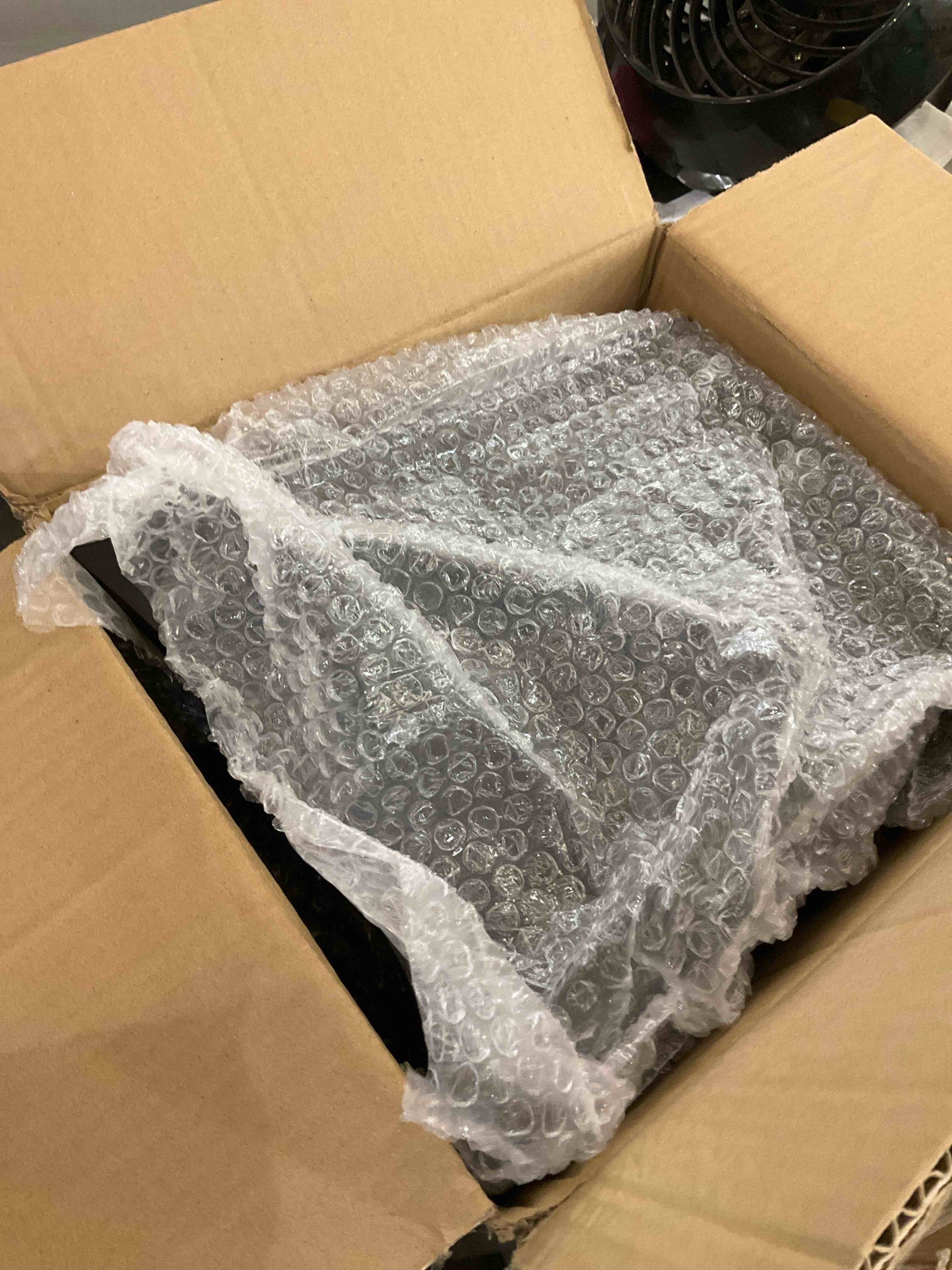 https://s3.amazonaws.com/lotting-images-prod/BargainHunt/EXS01652837_1719585562098.jpeg