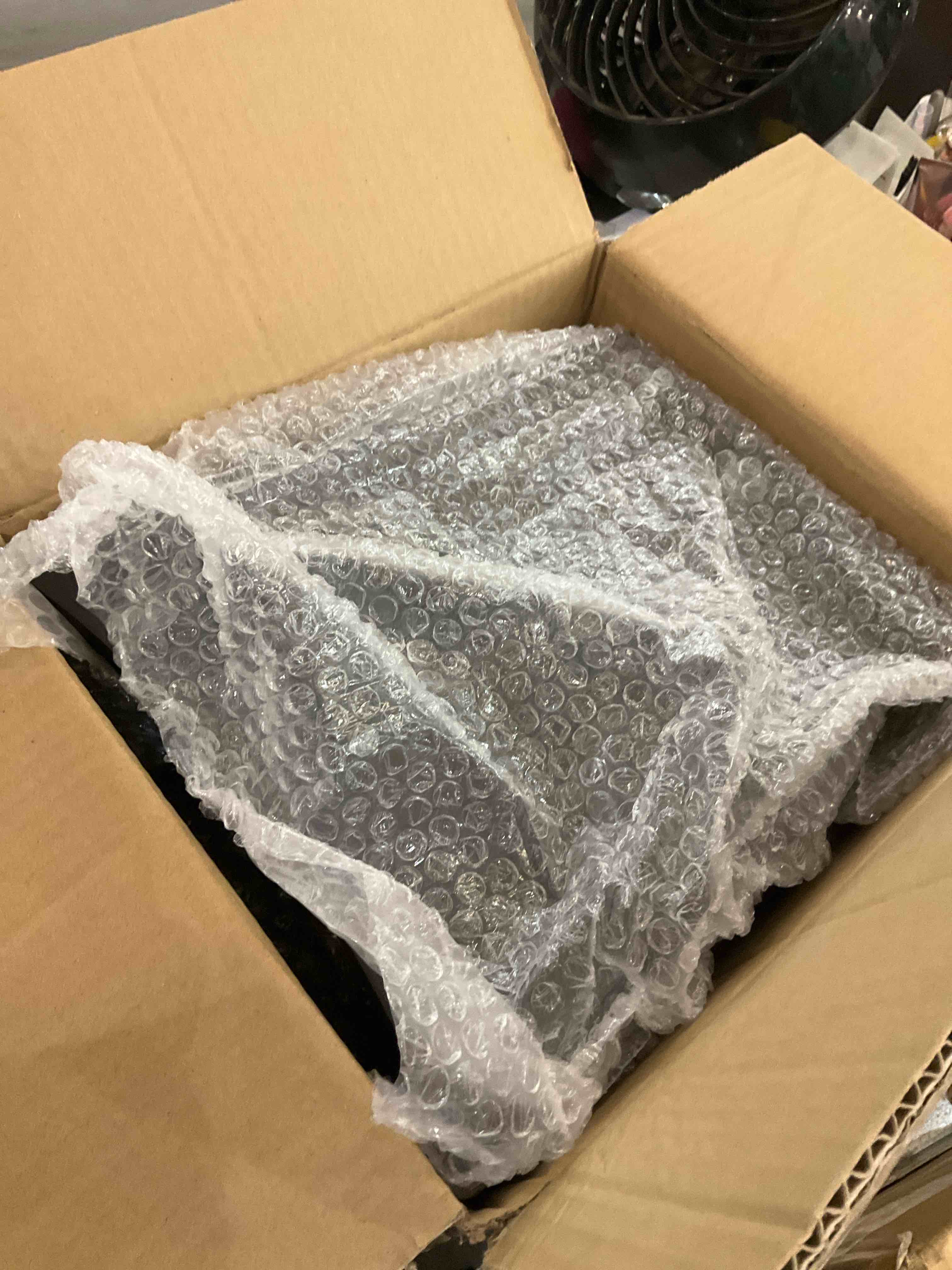 https://s3.amazonaws.com/lotting-images-prod/BargainHunt/EXS01652837_1719585563137.jpeg