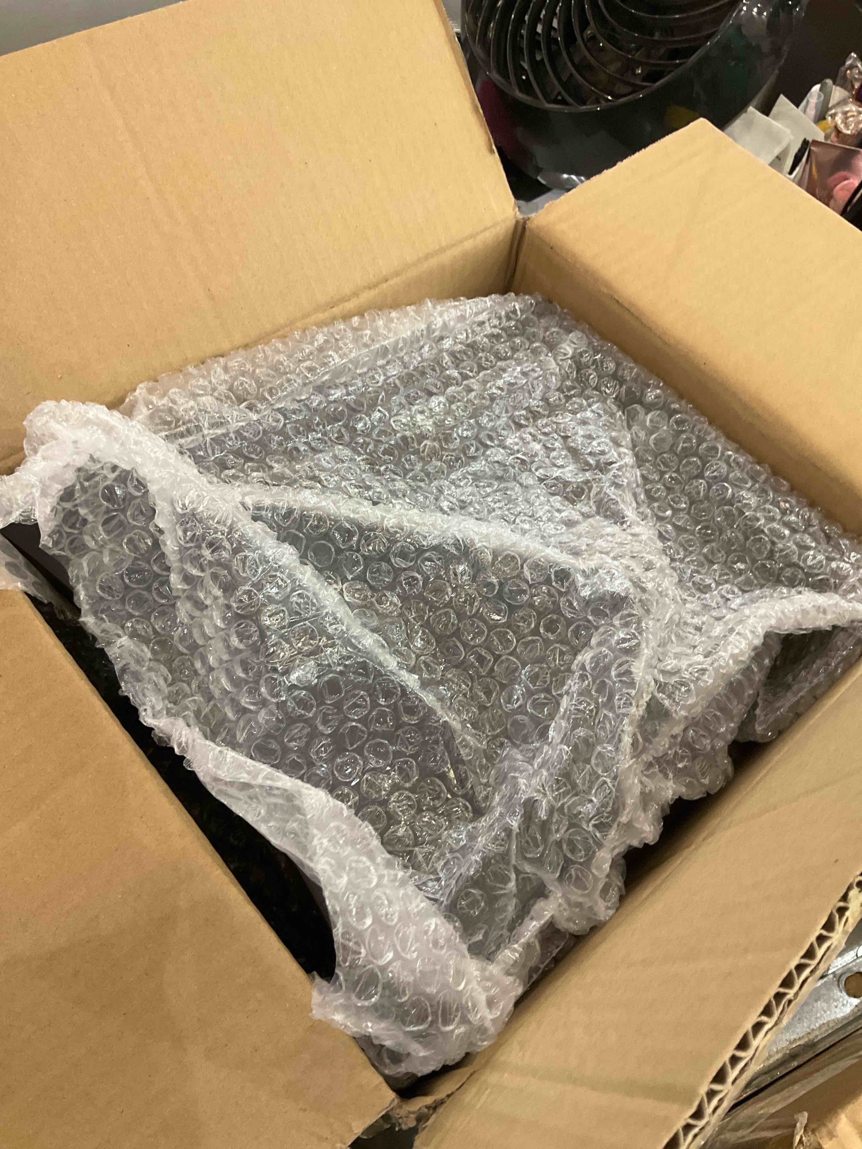 https://s3.amazonaws.com/lotting-images-prod/BargainHunt/EXS01652837_1719585564046.jpeg