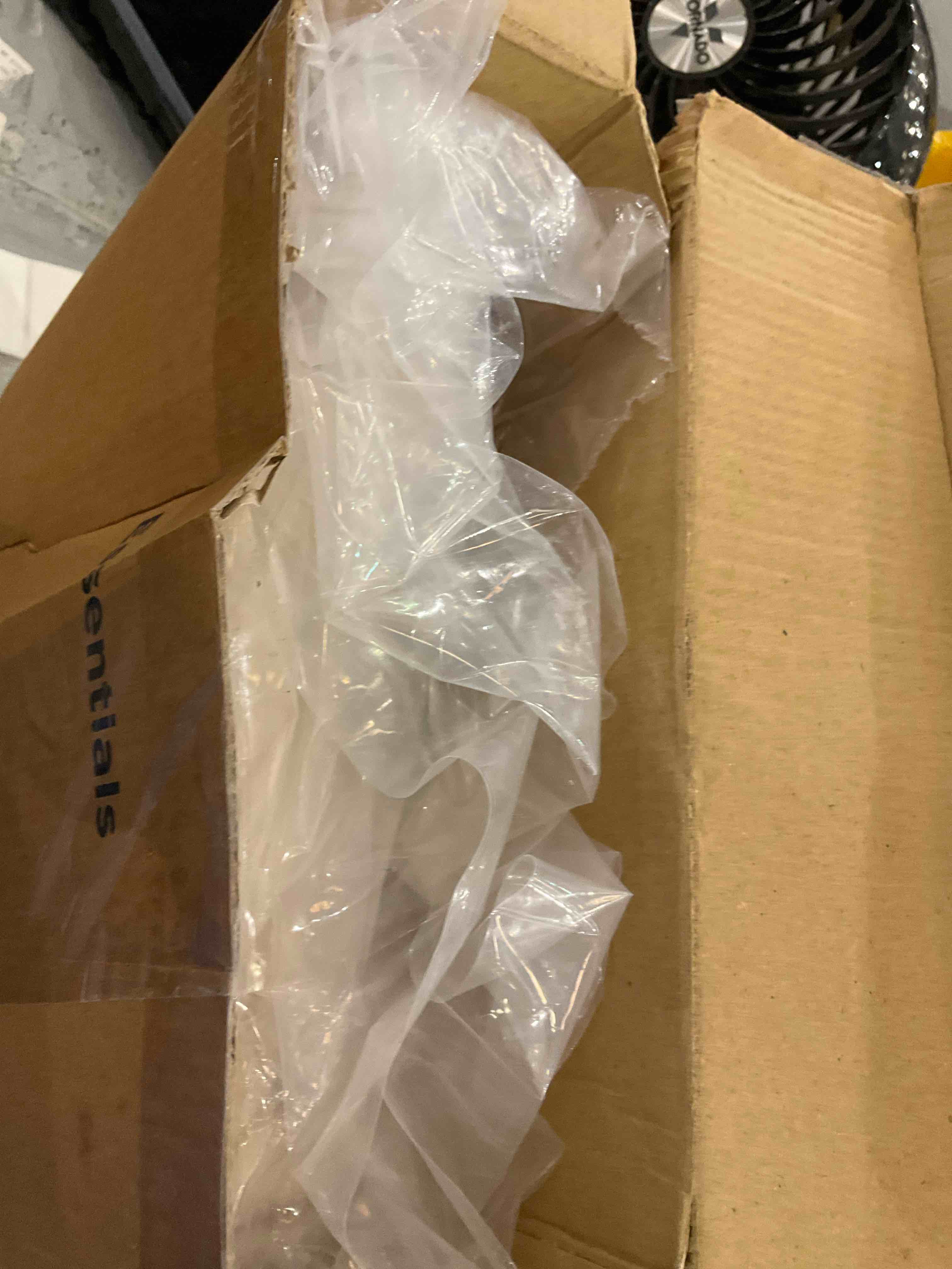 https://s3.amazonaws.com/lotting-images-prod/BargainHunt/EXS01652843_1719586175740.jpeg