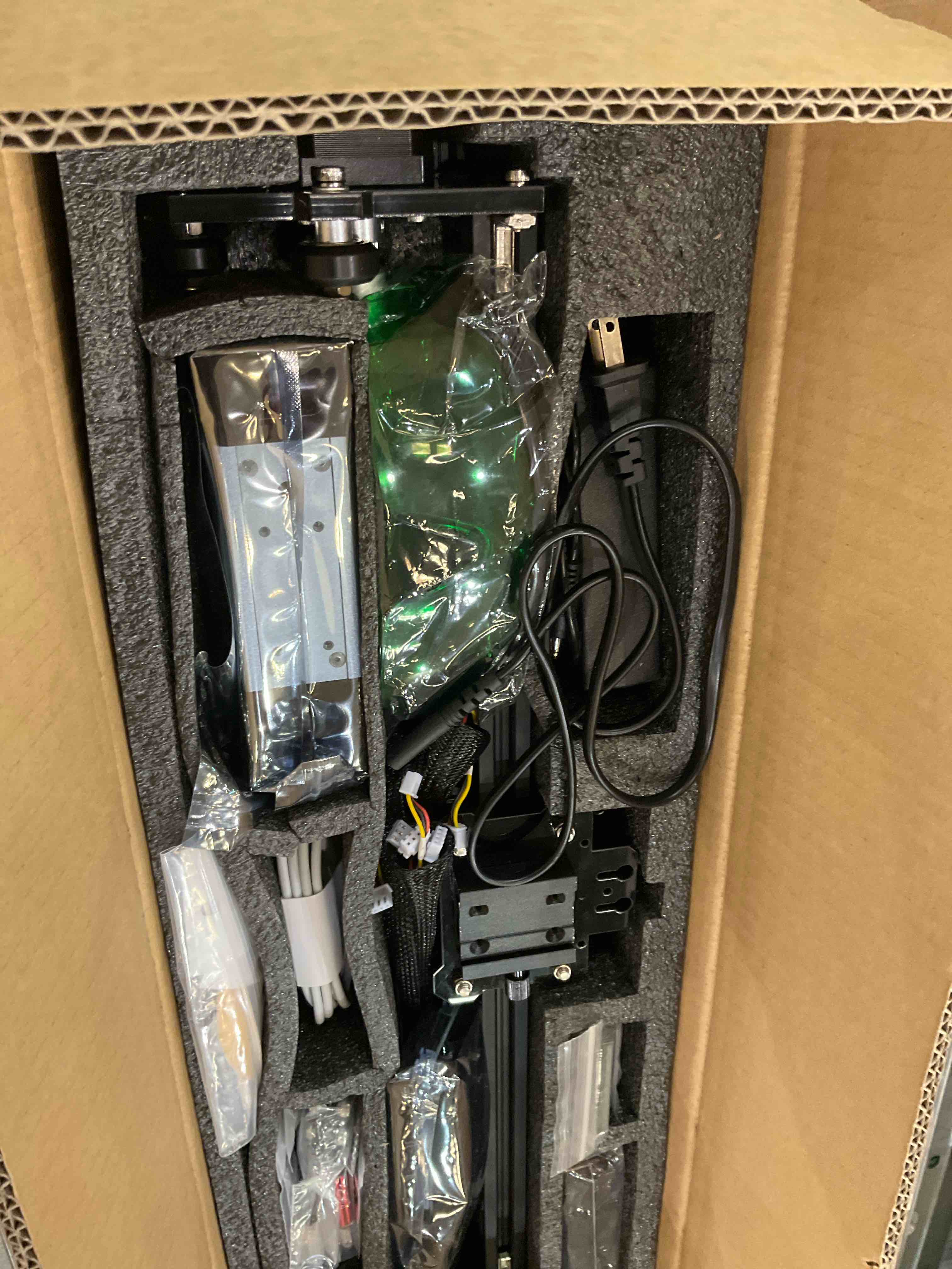 https://s3.amazonaws.com/lotting-images-prod/BargainHunt/EXS01652882_1719842722292.jpeg