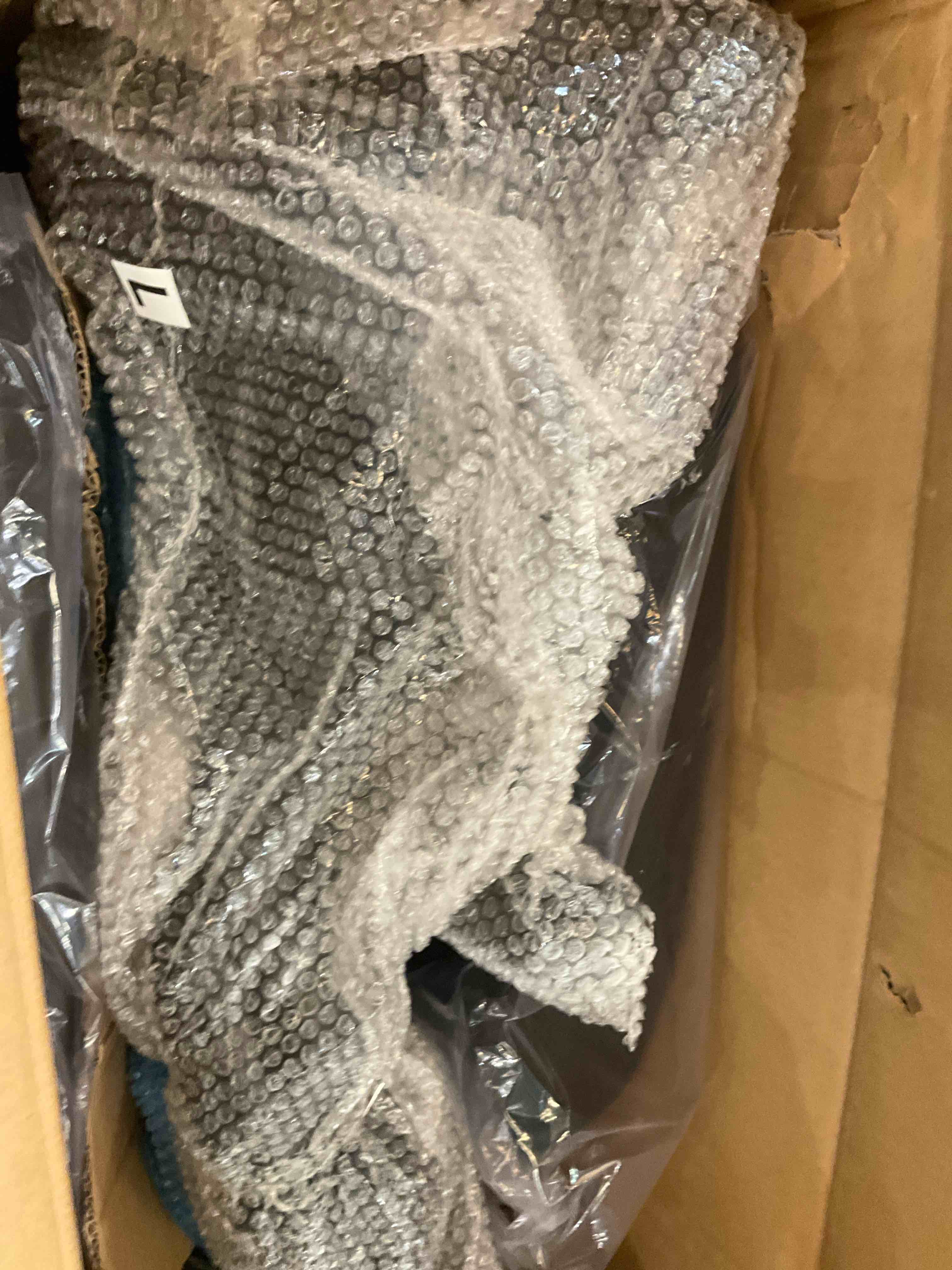https://s3.amazonaws.com/lotting-images-prod/BargainHunt/EXS01652912_1719852692226.jpeg