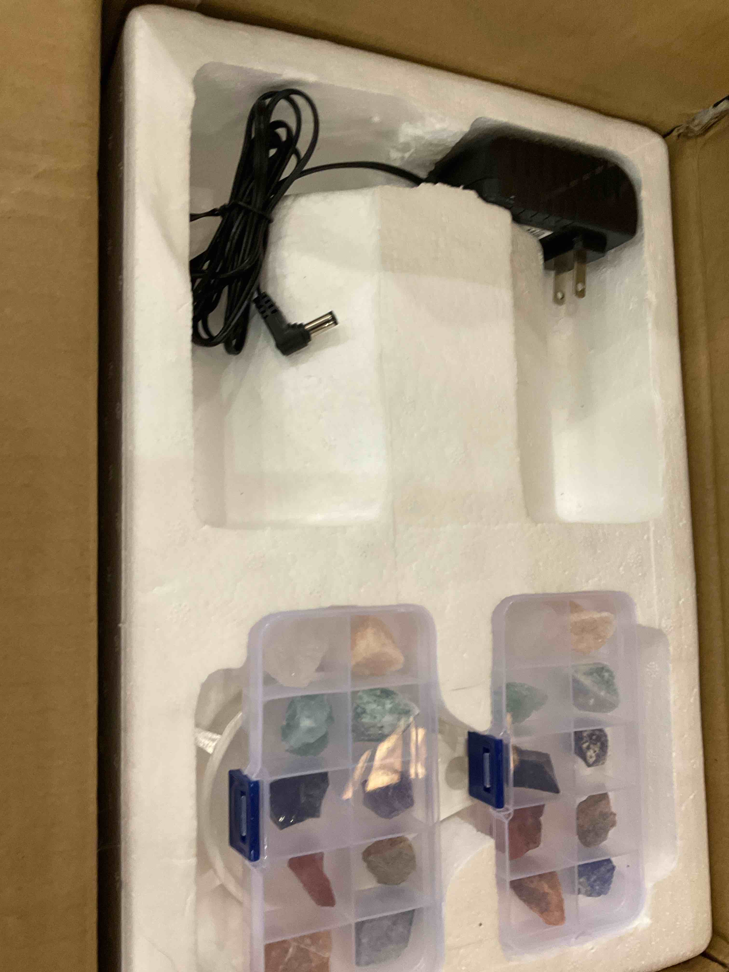 https://s3.amazonaws.com/lotting-images-prod/BargainHunt/EXS01654144_1722452366748.jpeg