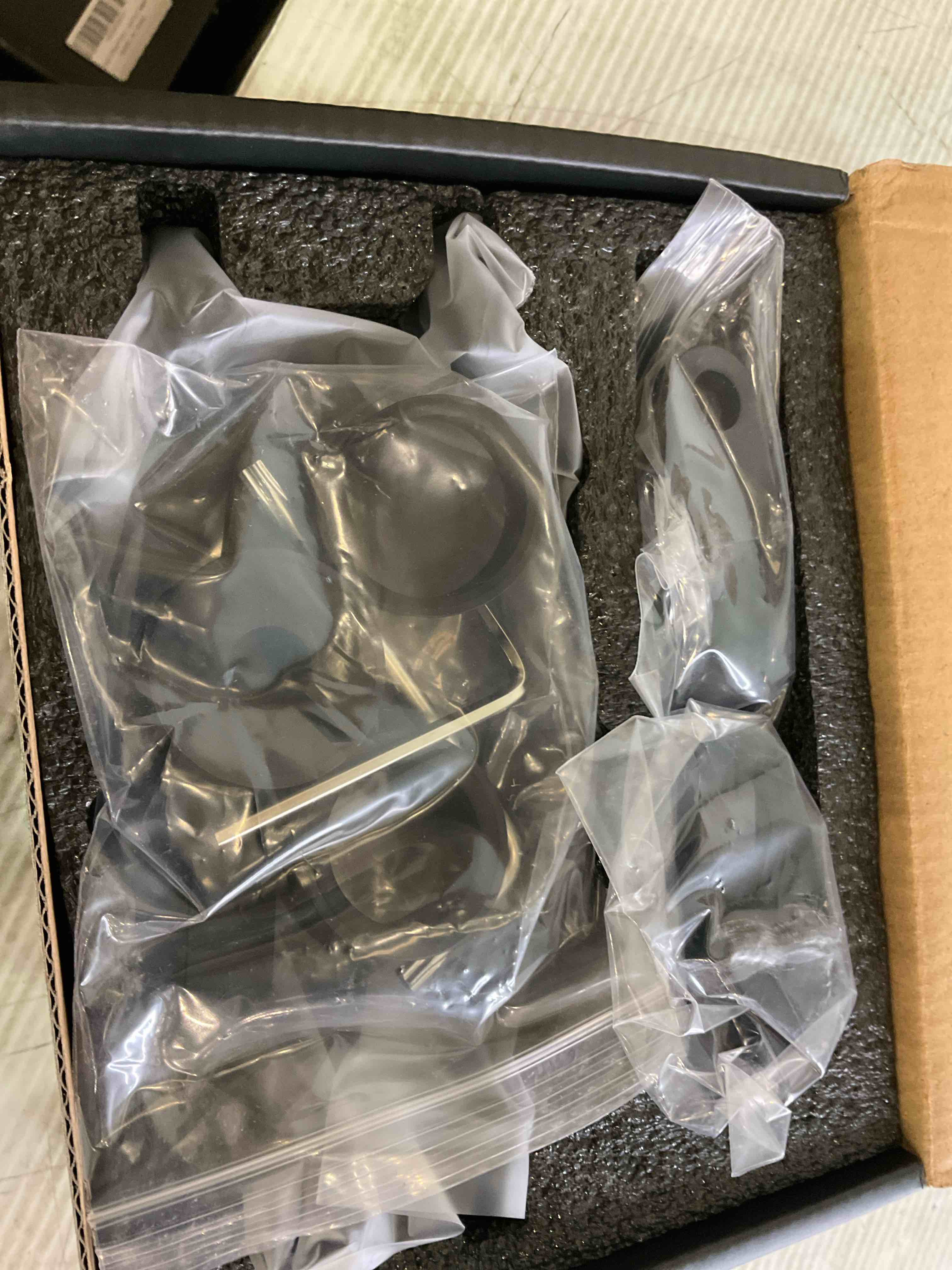 https://s3.amazonaws.com/lotting-images-prod/BargainHunt/EXS01654504_1719491819893.jpeg