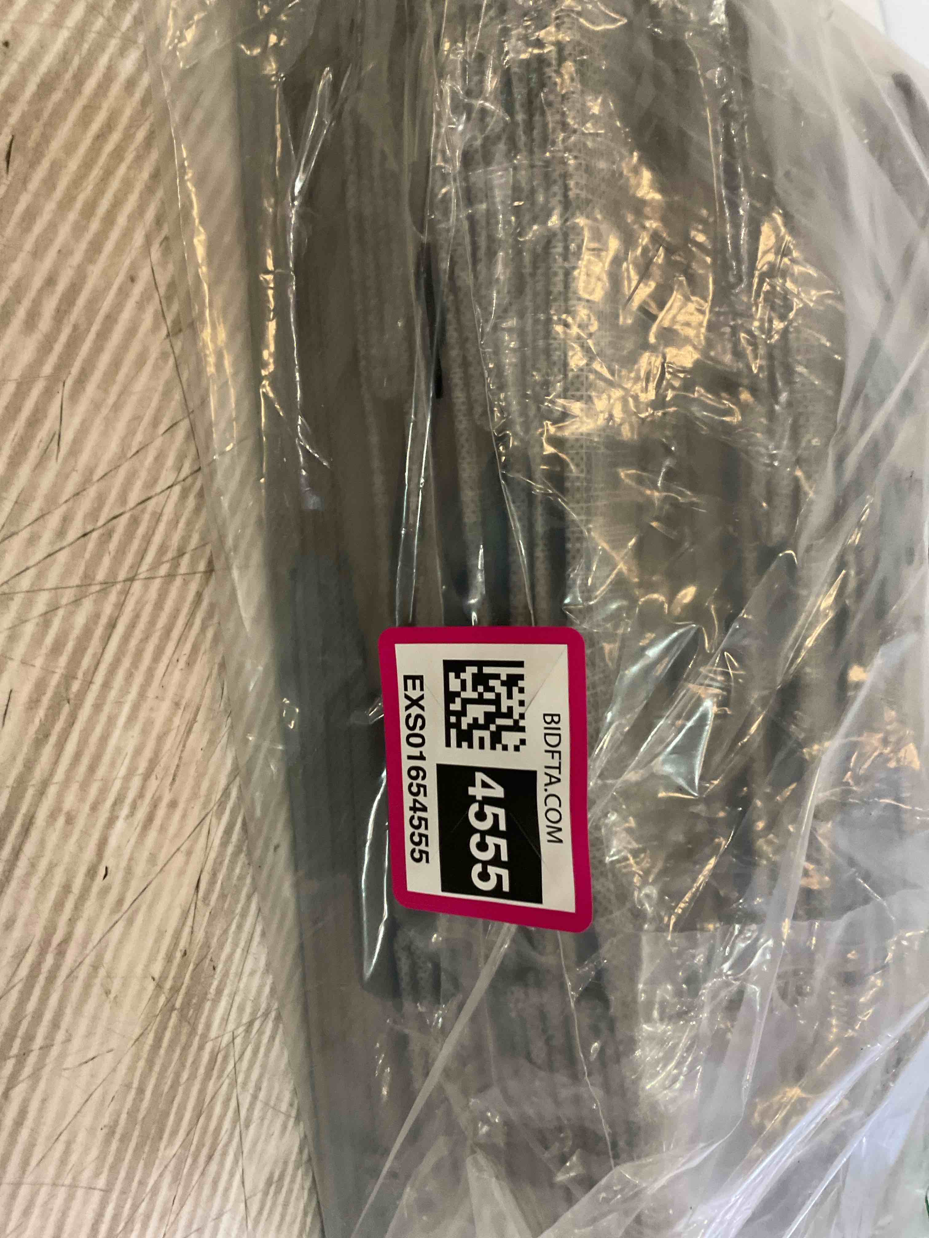 https://s3.amazonaws.com/lotting-images-prod/BargainHunt/EXS01654555_1719934361505.jpeg
