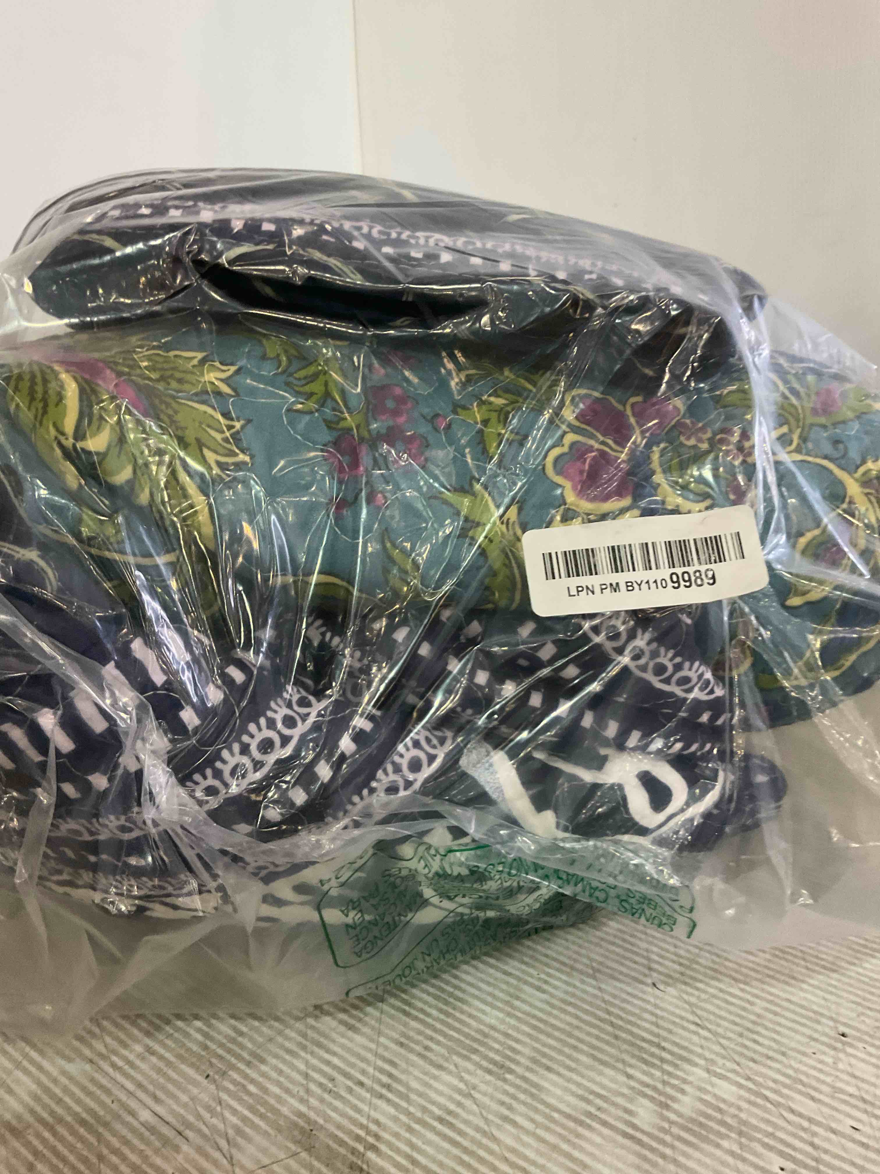 https://s3.amazonaws.com/lotting-images-prod/BargainHunt/EXS01654563_1719941450116.jpeg