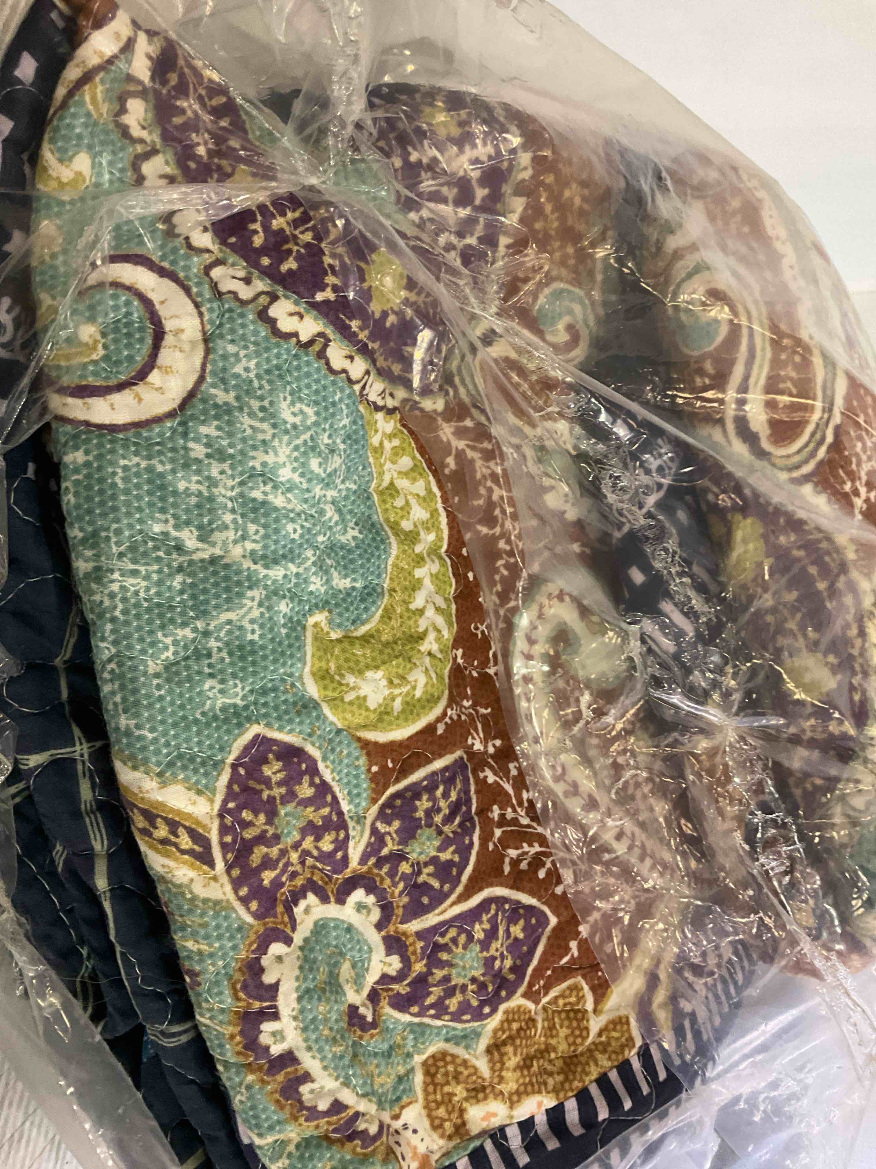 https://s3.amazonaws.com/lotting-images-prod/BargainHunt/EXS01654563_1719941460252.jpeg
