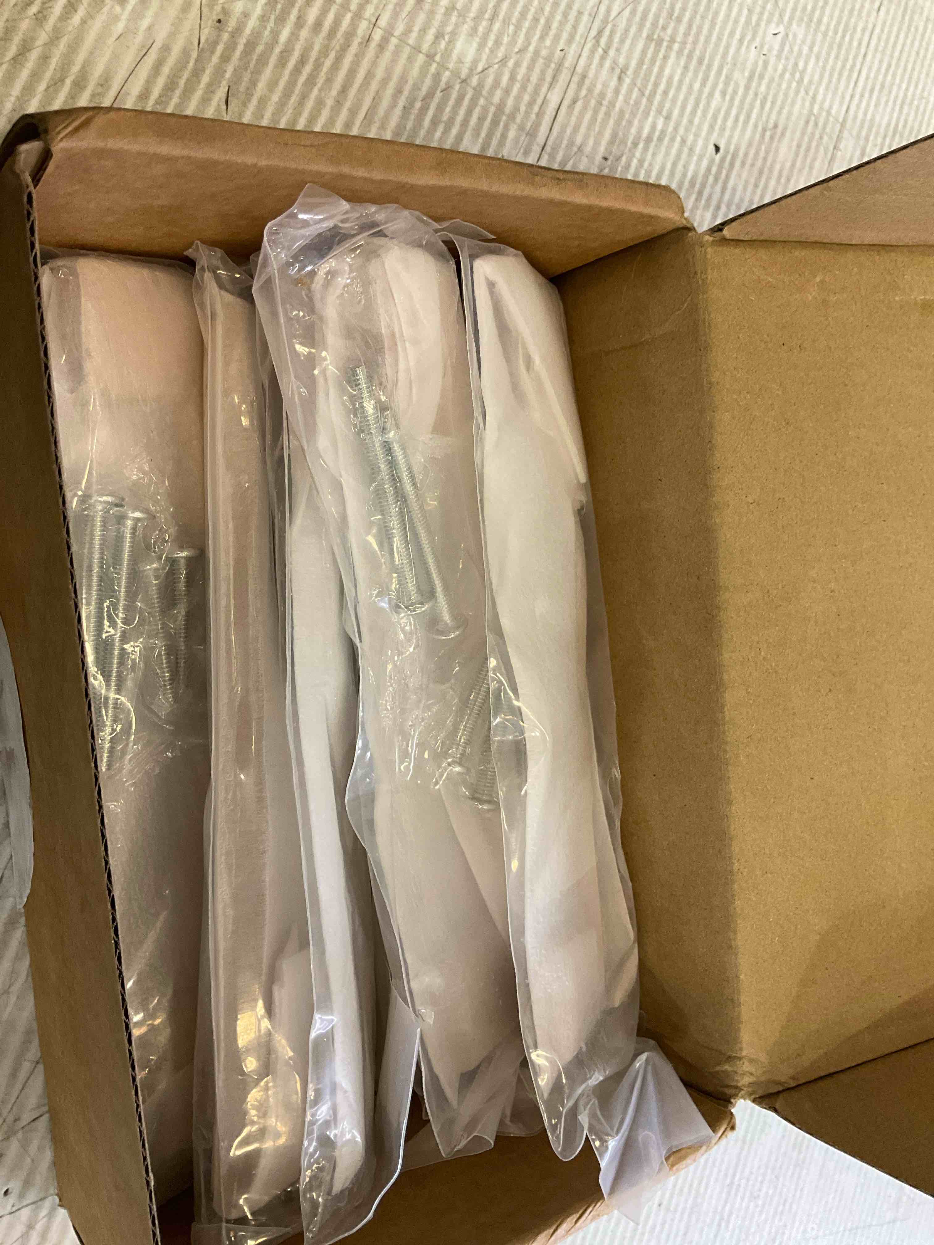 https://s3.amazonaws.com/lotting-images-prod/BargainHunt/EXS01654565_1719941882183.jpeg