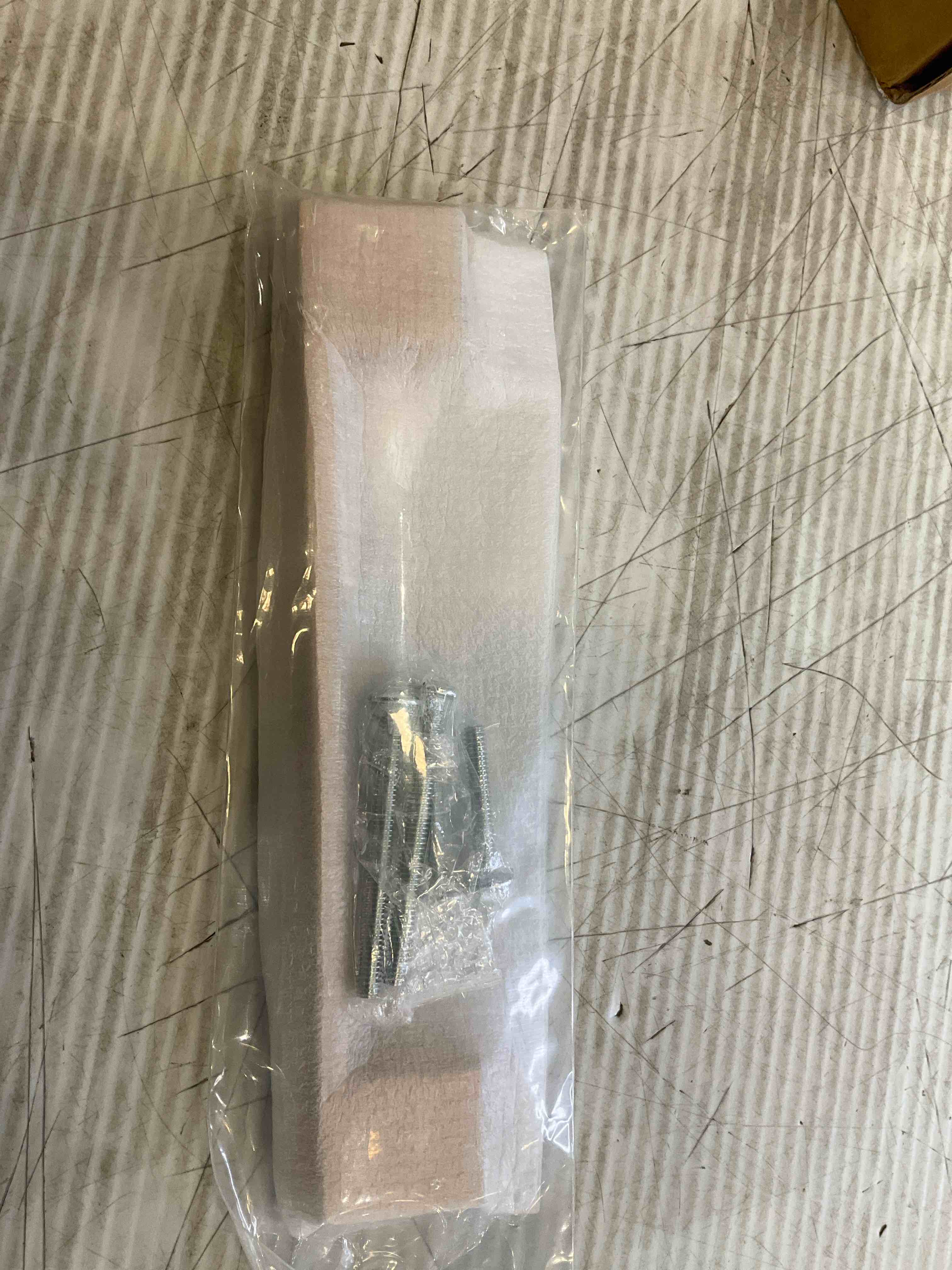 https://s3.amazonaws.com/lotting-images-prod/BargainHunt/EXS01654565_1719941911010.jpeg