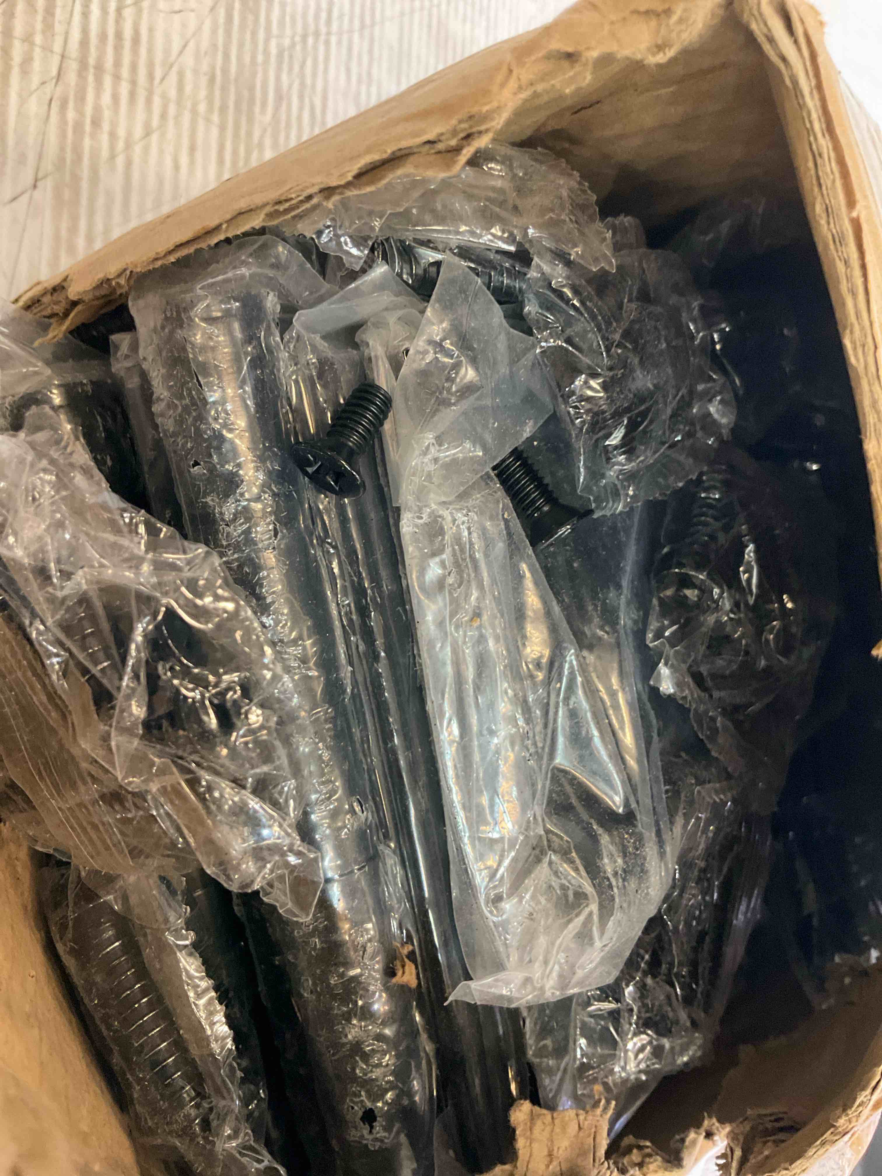 https://s3.amazonaws.com/lotting-images-prod/BargainHunt/EXS01654566_1719942224179.jpeg
