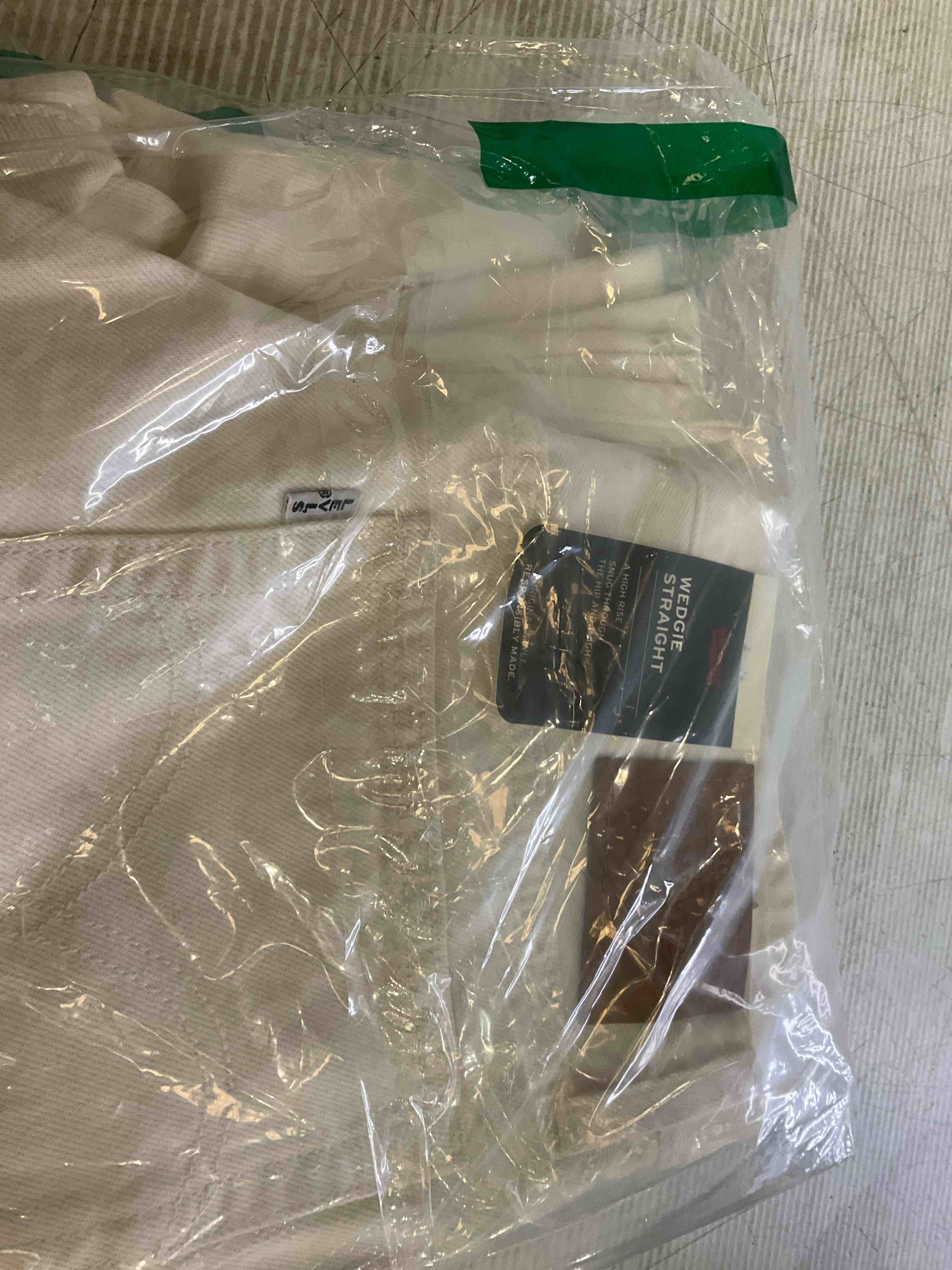 https://s3.amazonaws.com/lotting-images-prod/BargainHunt/EXS01654597_1720026937946.jpeg