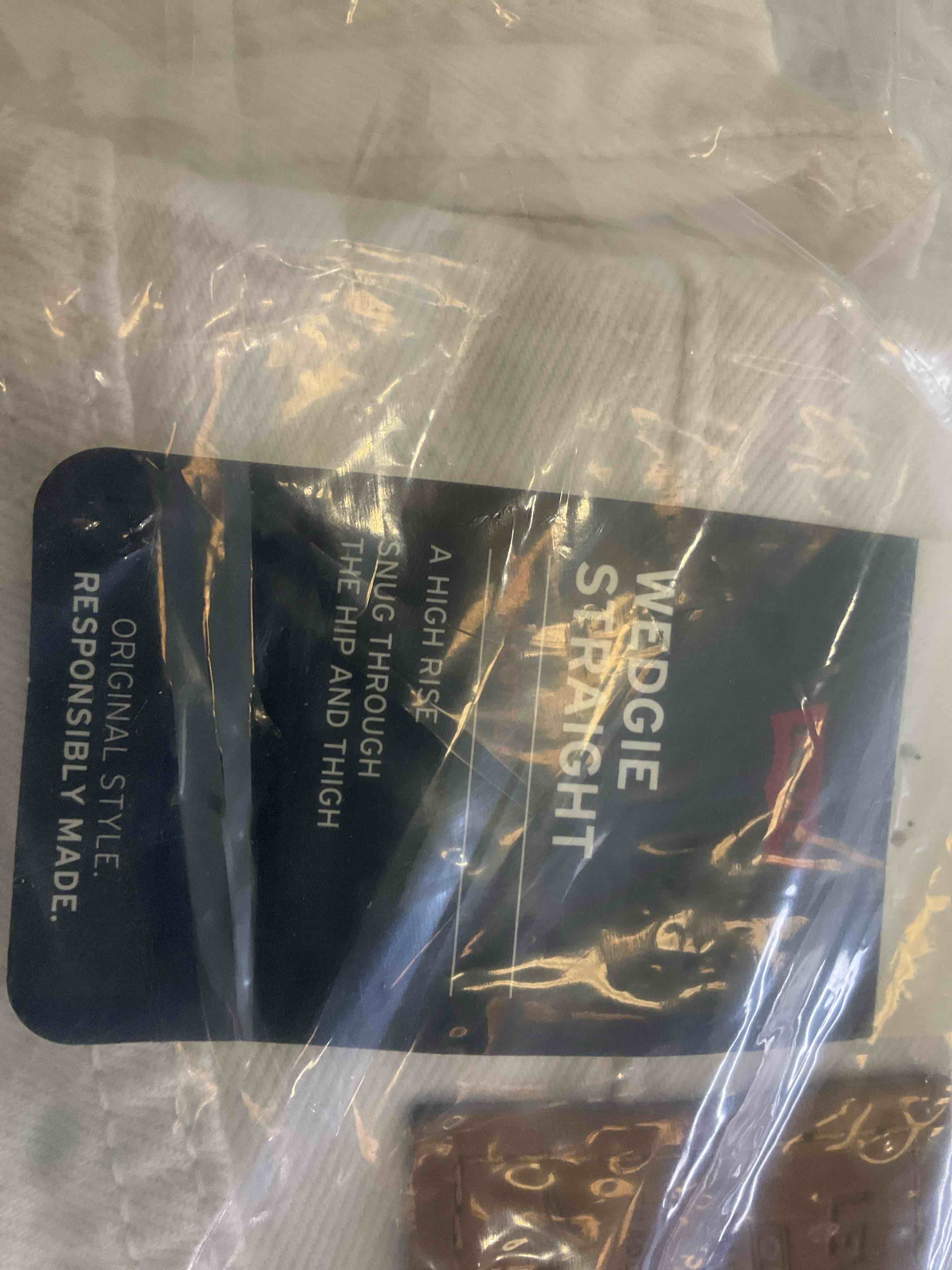 https://s3.amazonaws.com/lotting-images-prod/BargainHunt/EXS01654597_1720026940520.jpeg