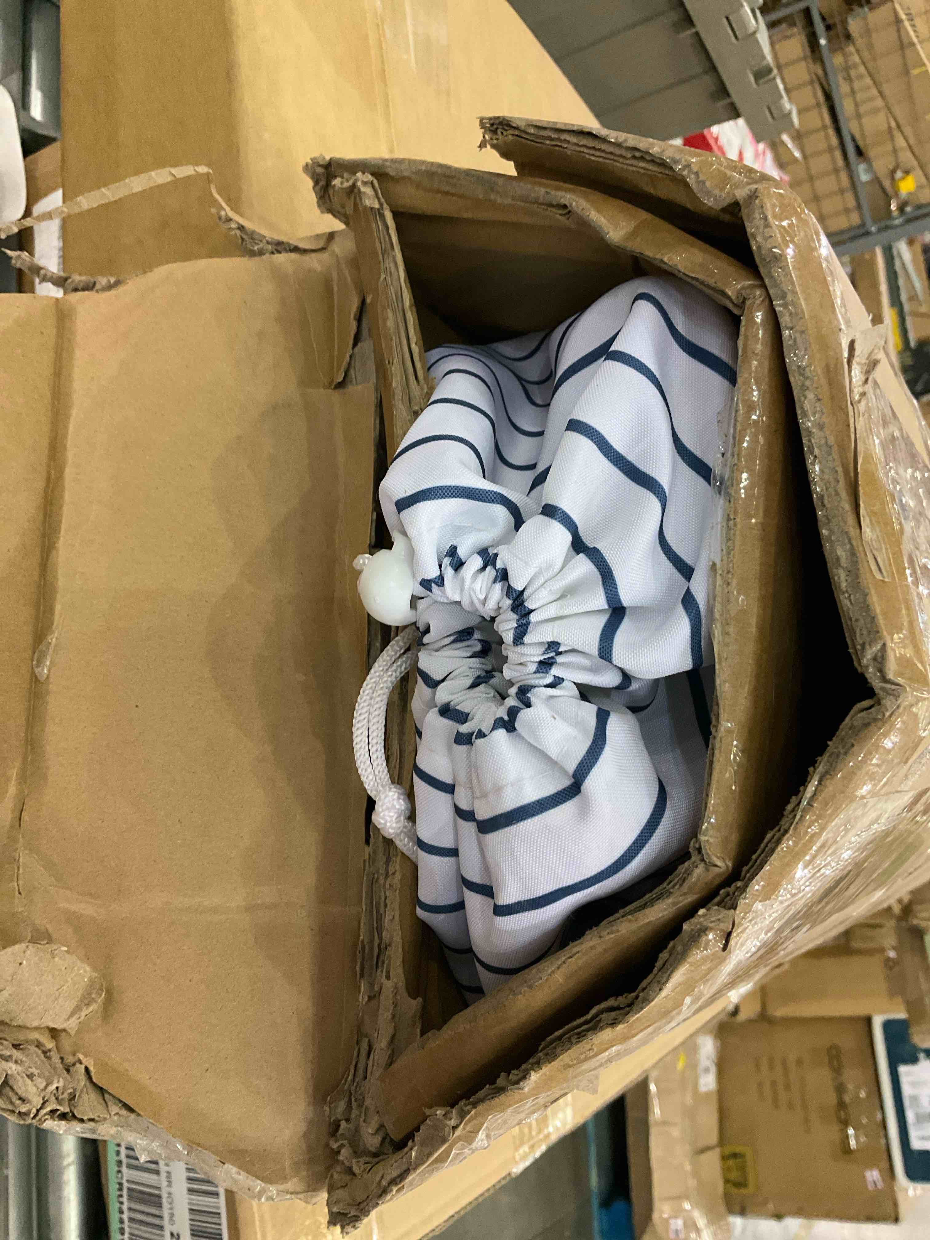 https://s3.amazonaws.com/lotting-images-prod/BargainHunt/EXS01654877_1721142962658.jpeg