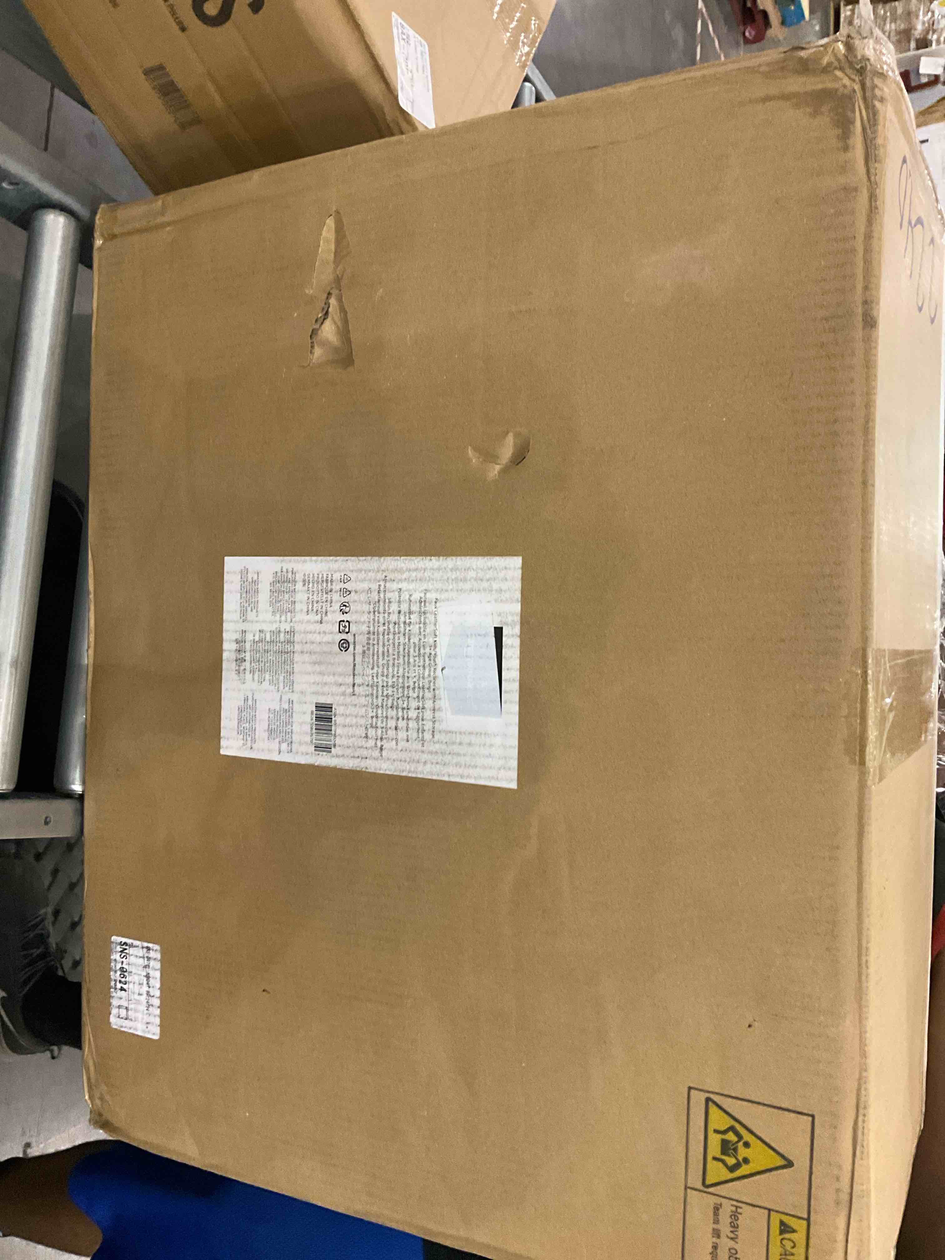 https://s3.amazonaws.com/lotting-images-prod/BargainHunt/EXS01655064_1720007665620.jpeg
