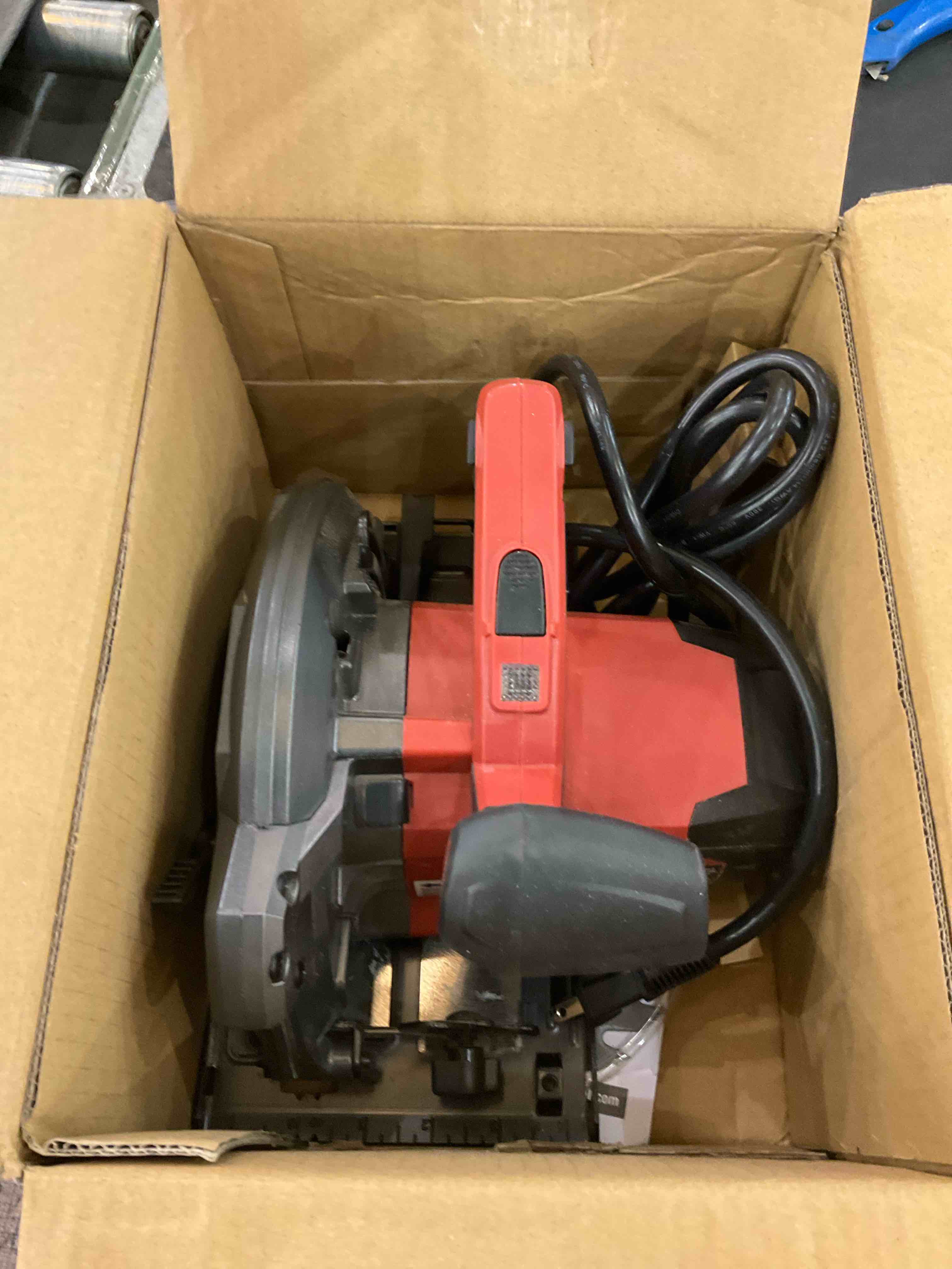 https://s3.amazonaws.com/lotting-images-prod/BargainHunt/EXS01655557_1719841509835.jpeg