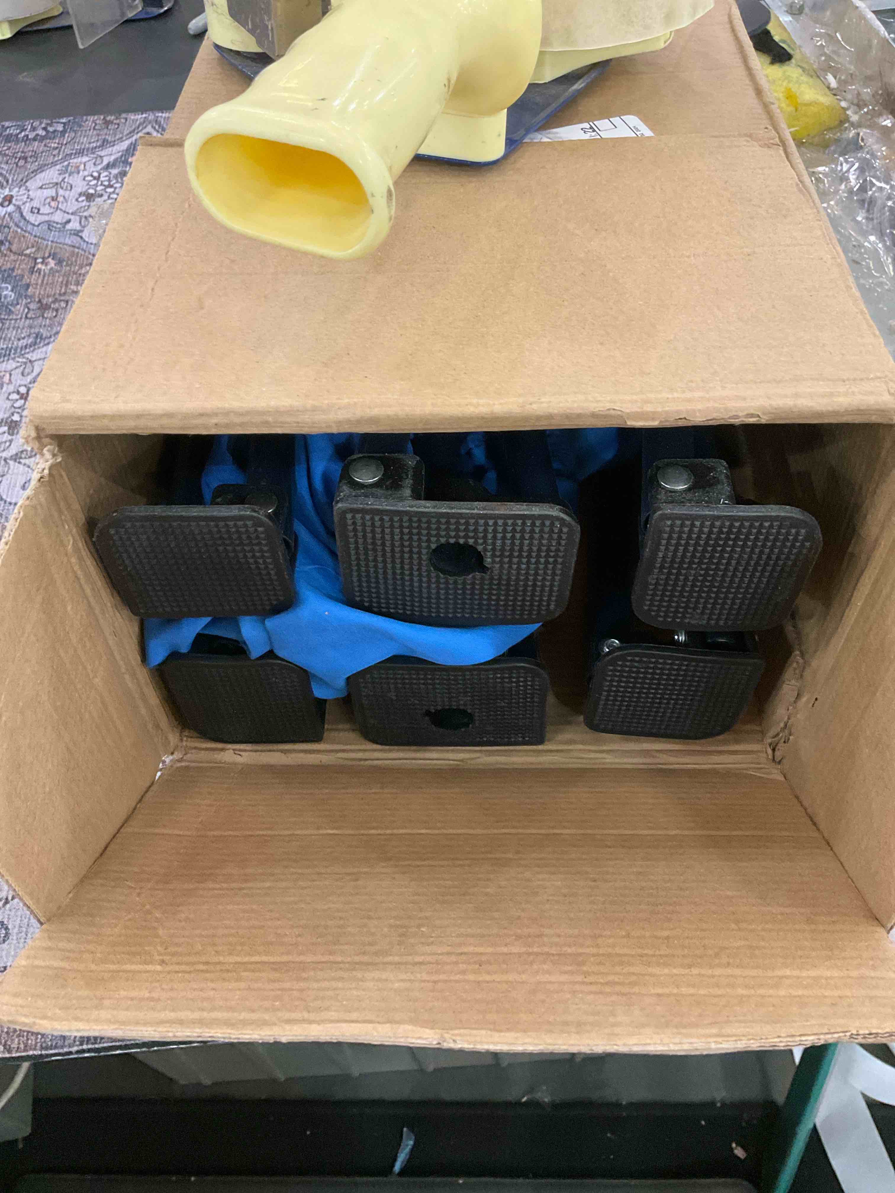 https://s3.amazonaws.com/lotting-images-prod/BargainHunt/EXS01655797_1719941612598.jpeg