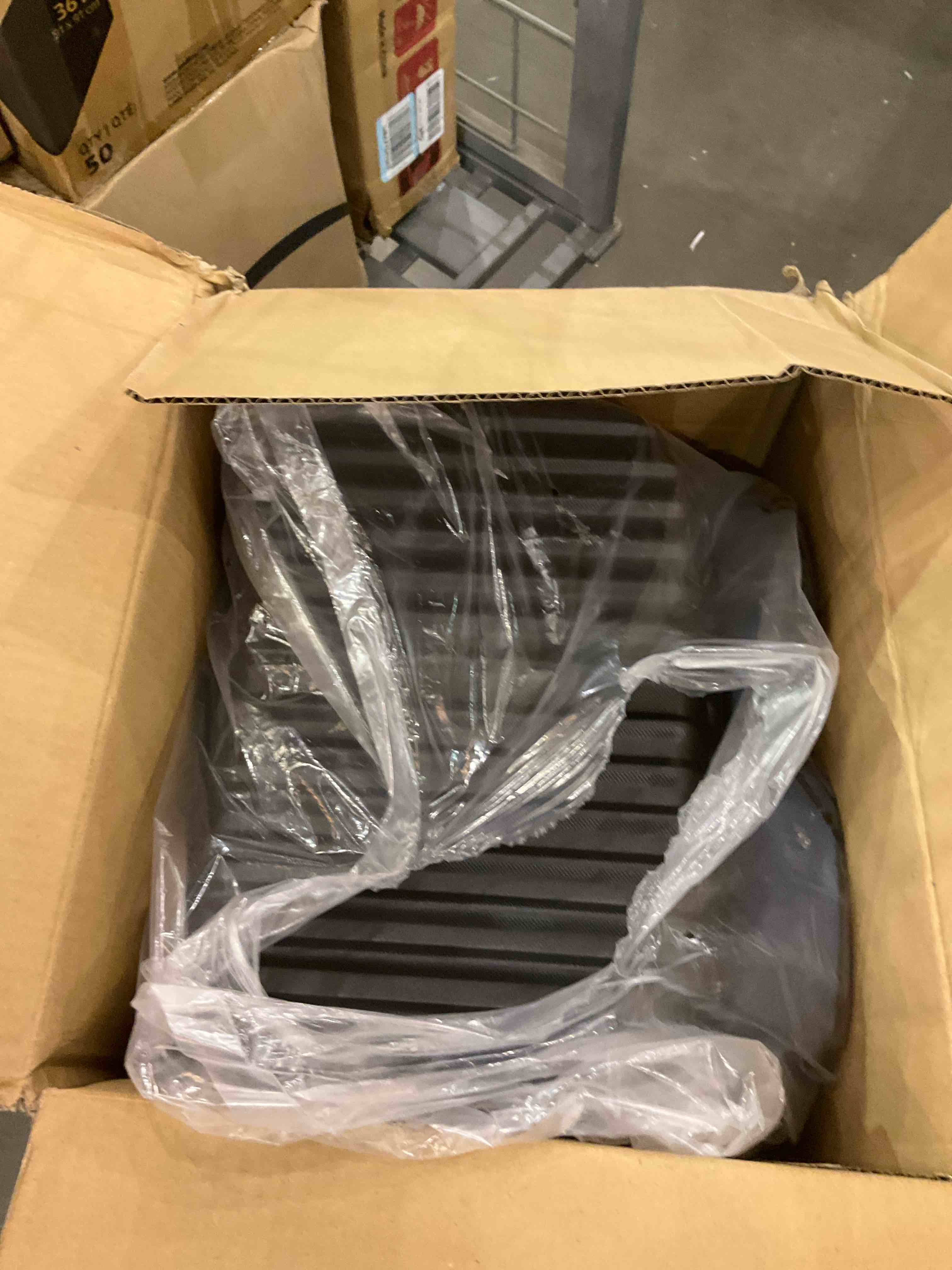 https://s3.amazonaws.com/lotting-images-prod/BargainHunt/EXS01656003_1719842086193.jpeg