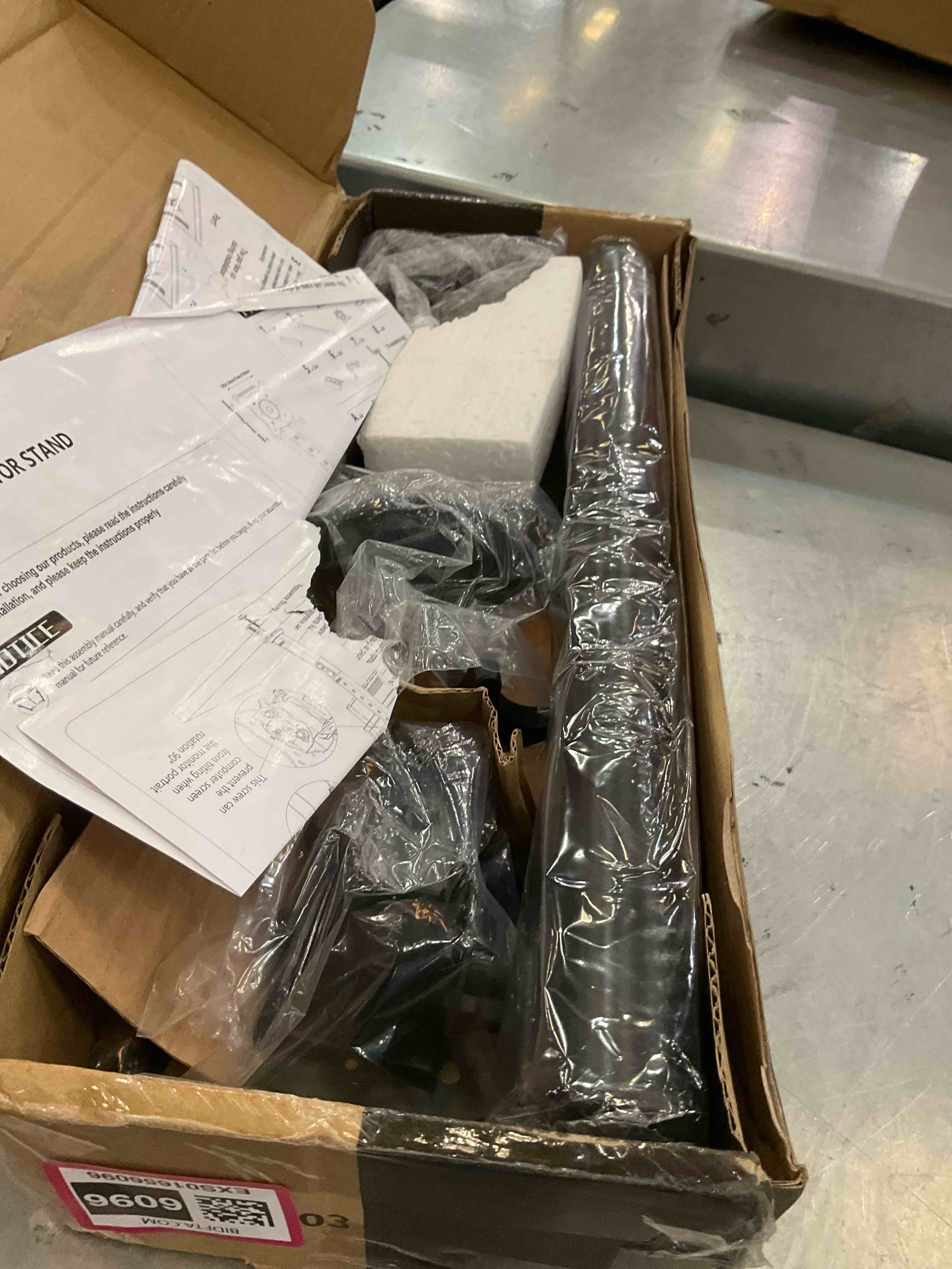 https://s3.amazonaws.com/lotting-images-prod/BargainHunt/EXS01656096_1719855266761.jpeg