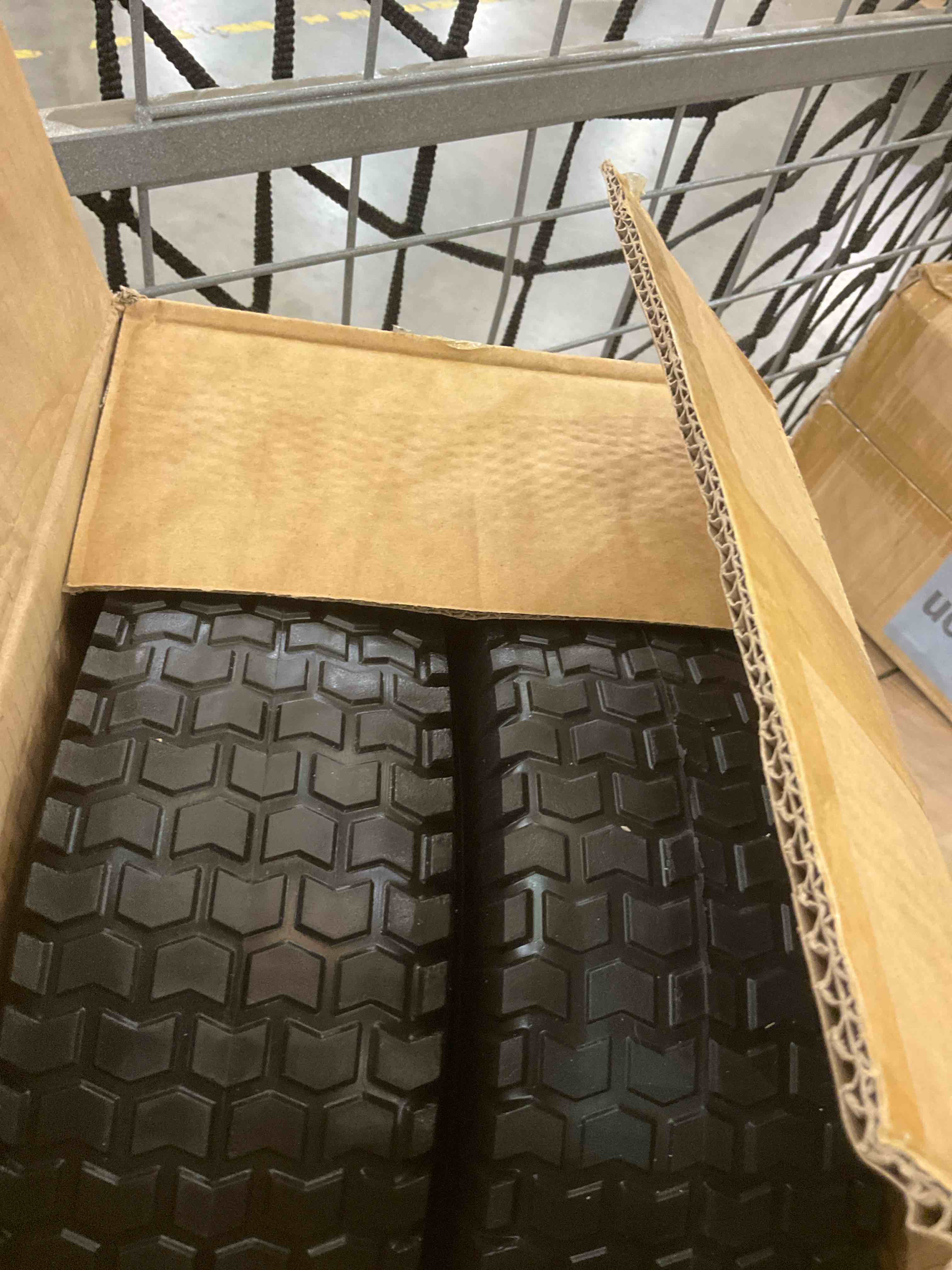 https://s3.amazonaws.com/lotting-images-prod/BargainHunt/EXS01656158_1719947289813.jpeg