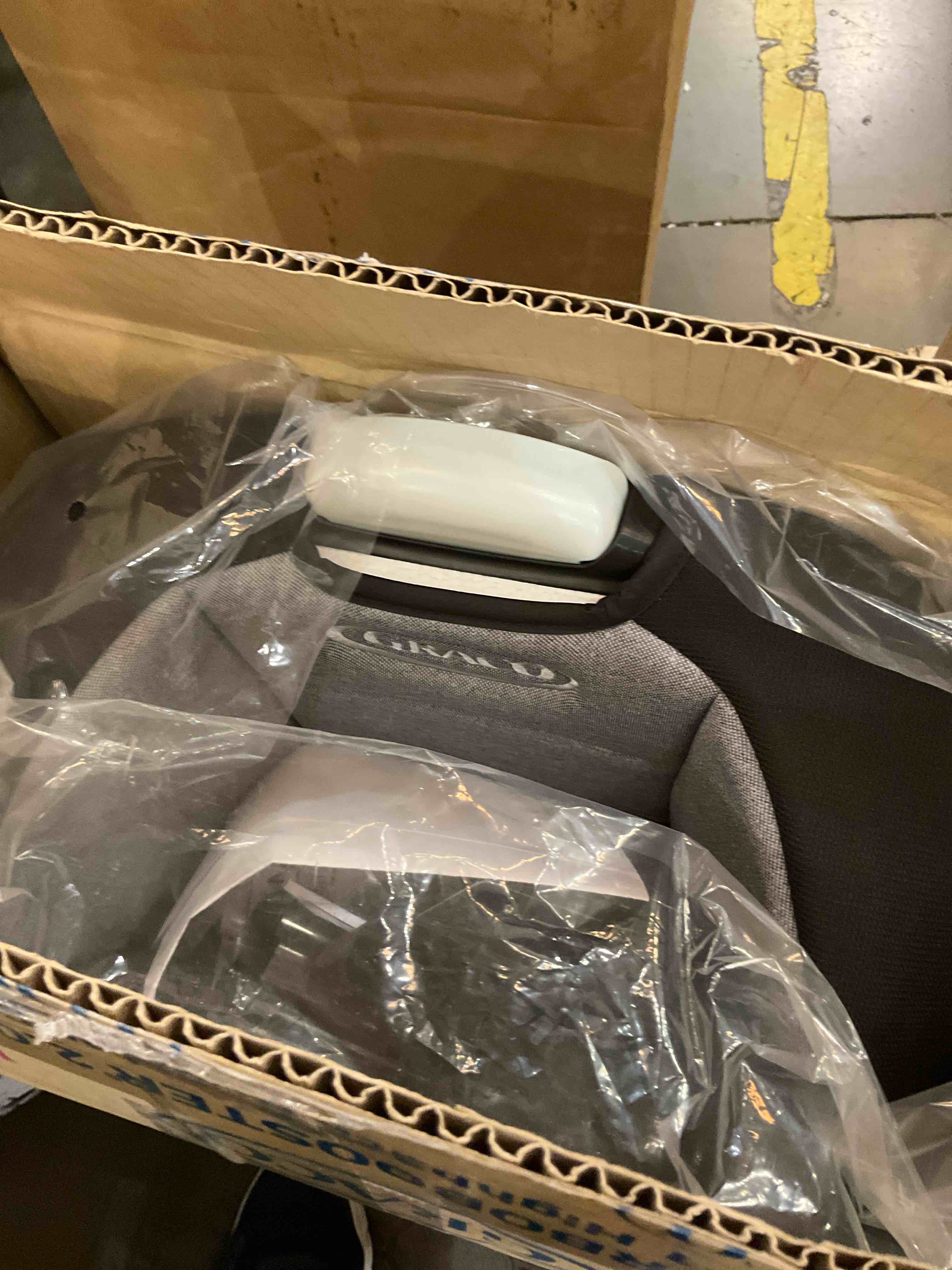 https://s3.amazonaws.com/lotting-images-prod/BargainHunt/EXS01657060_1721670196302.jpeg