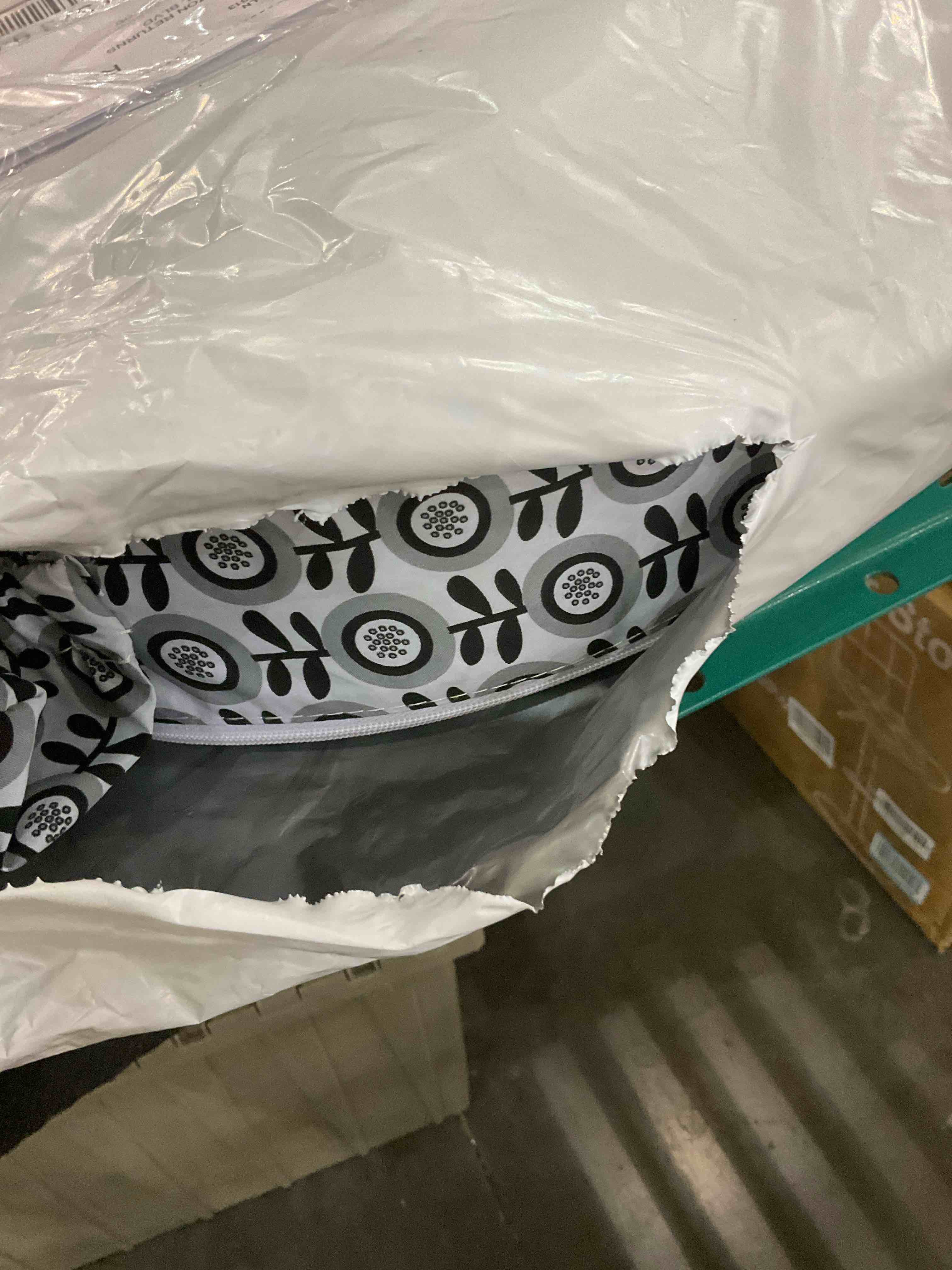 https://s3.amazonaws.com/lotting-images-prod/BargainHunt/EXS01657147_1721747059616.jpeg