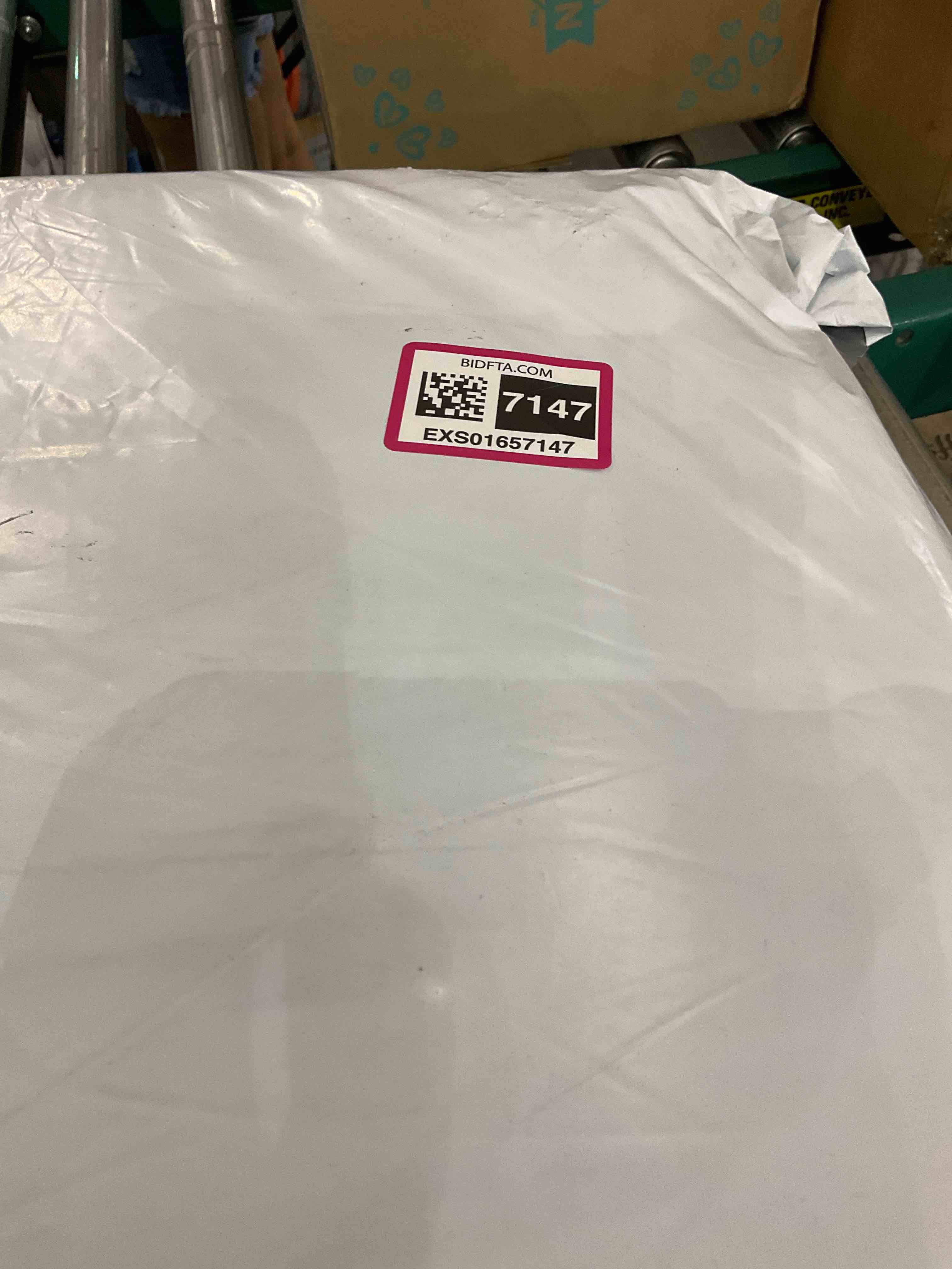 https://s3.amazonaws.com/lotting-images-prod/BargainHunt/EXS01657147_1721747064095.jpeg