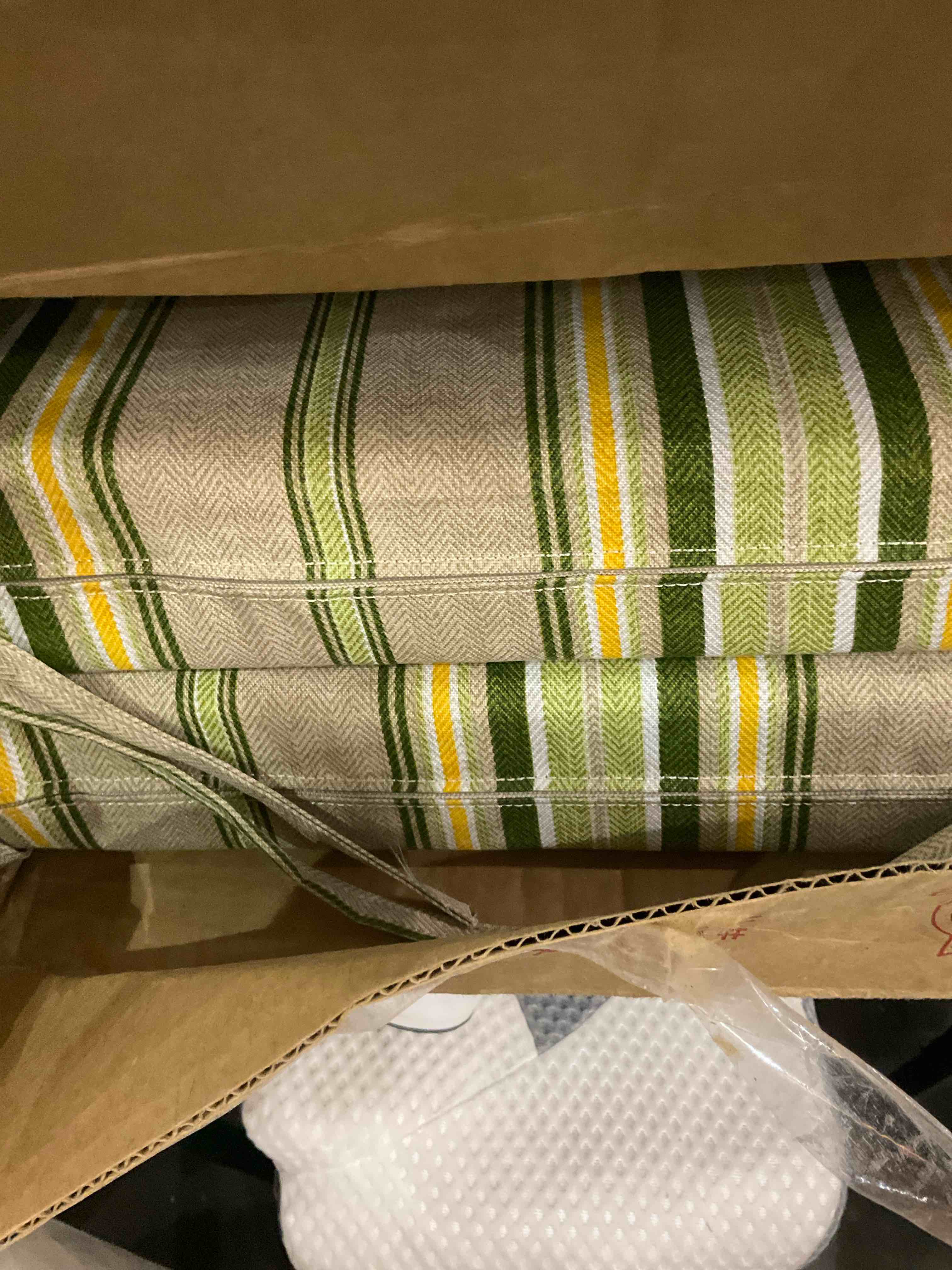 https://s3.amazonaws.com/lotting-images-prod/BargainHunt/EXS01657273_1721839764968.jpeg