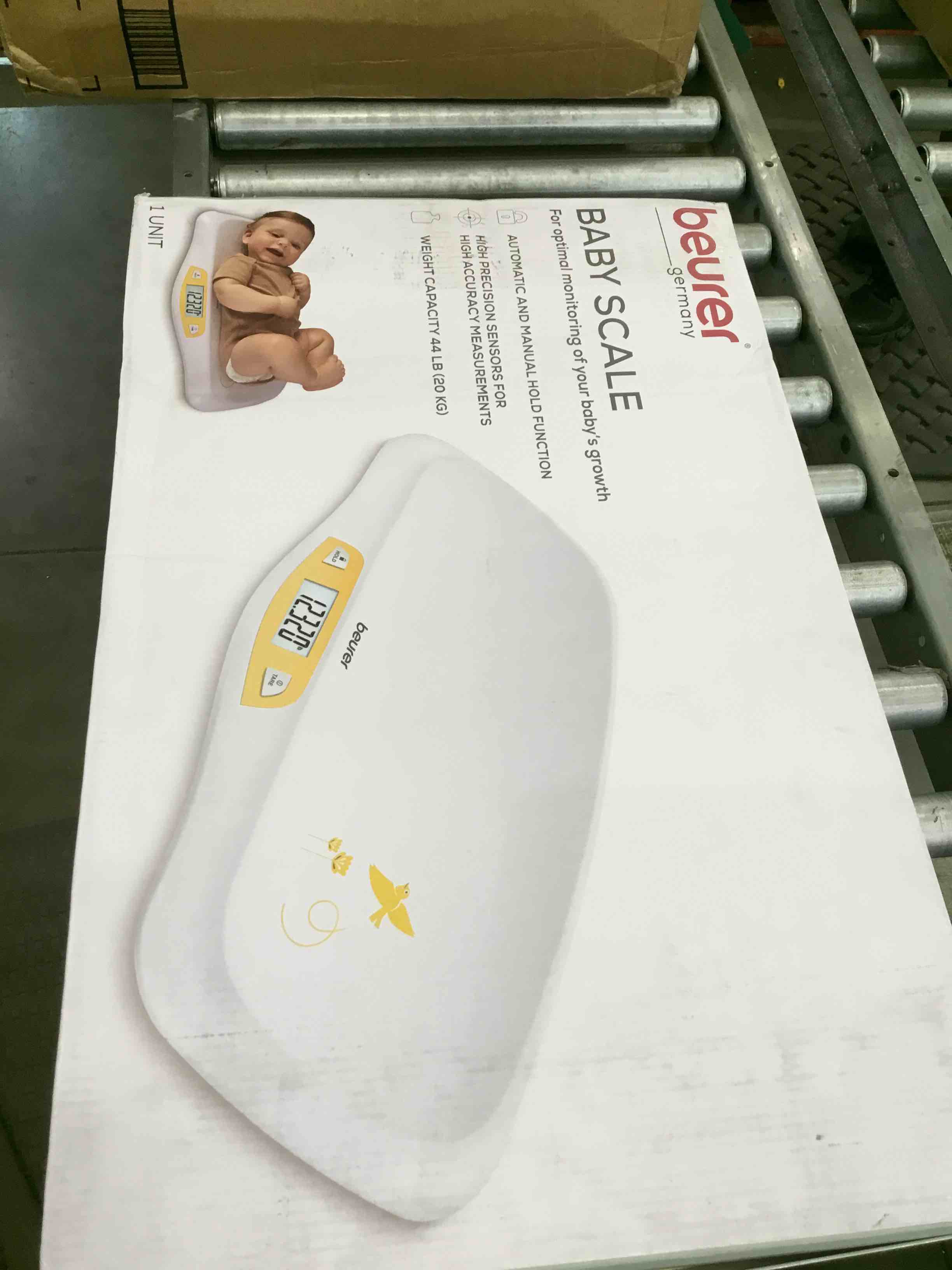 Beurer BY80 Digital Baby Scale, Infant Scale for Weighing in Pounds, Ounces, or Kilograms up to 44 lbs with Hold Function, Pet Scale for Cats and Dogs