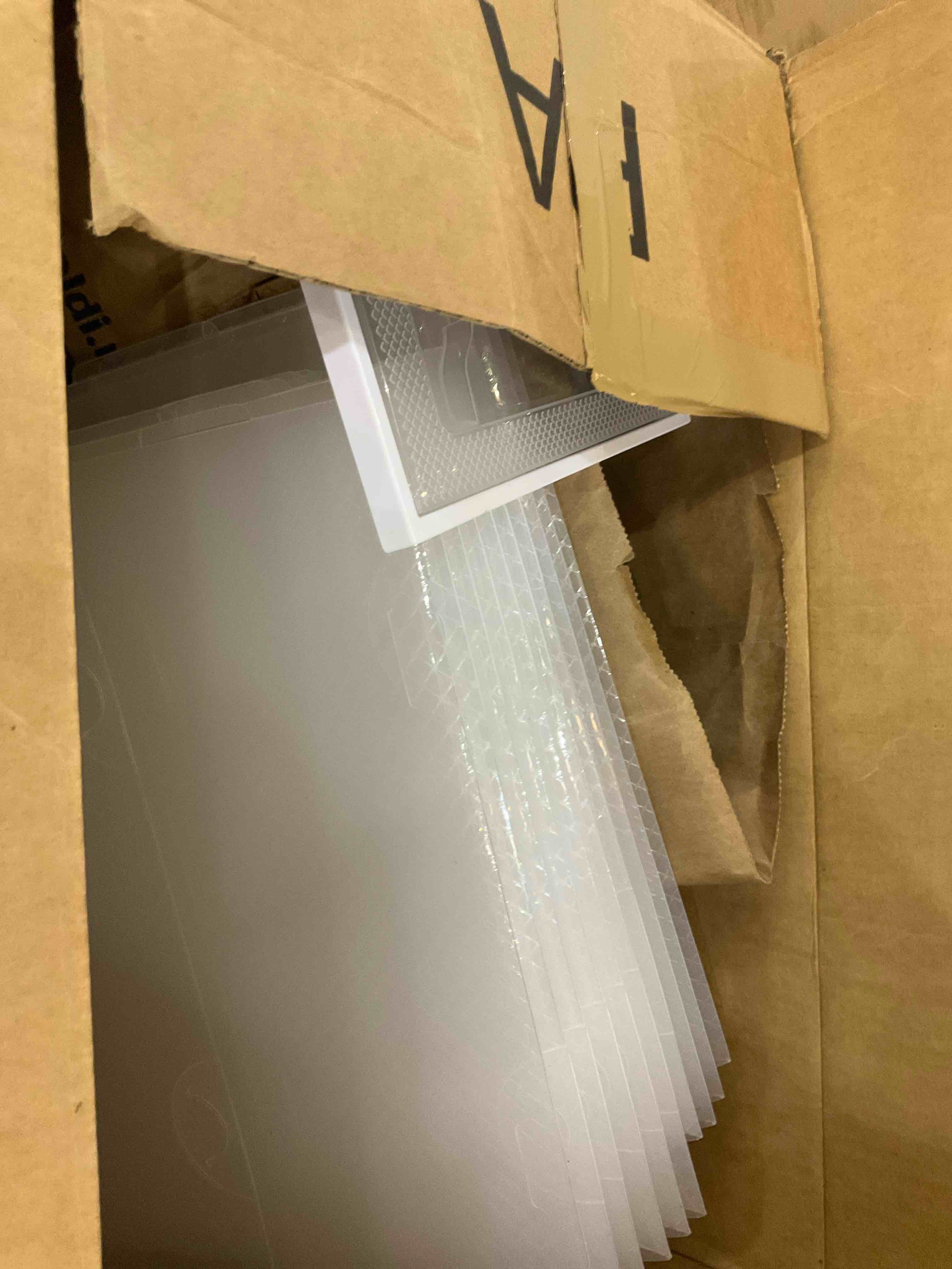 https://s3.amazonaws.com/lotting-images-prod/BargainHunt/EXS01658200_1720705506850.jpeg