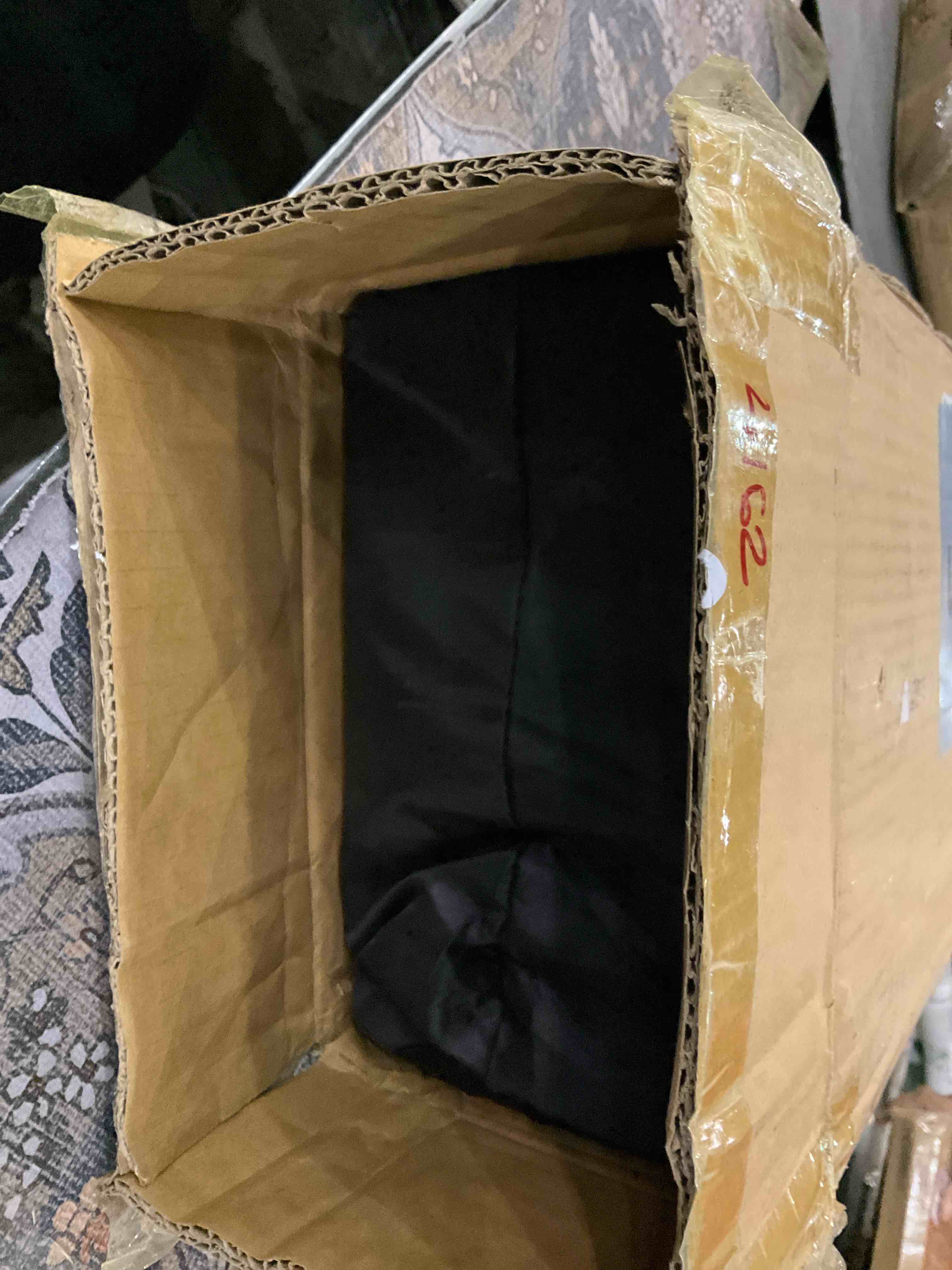 https://s3.amazonaws.com/lotting-images-prod/BargainHunt/EXS01658297_1721042870726.jpeg