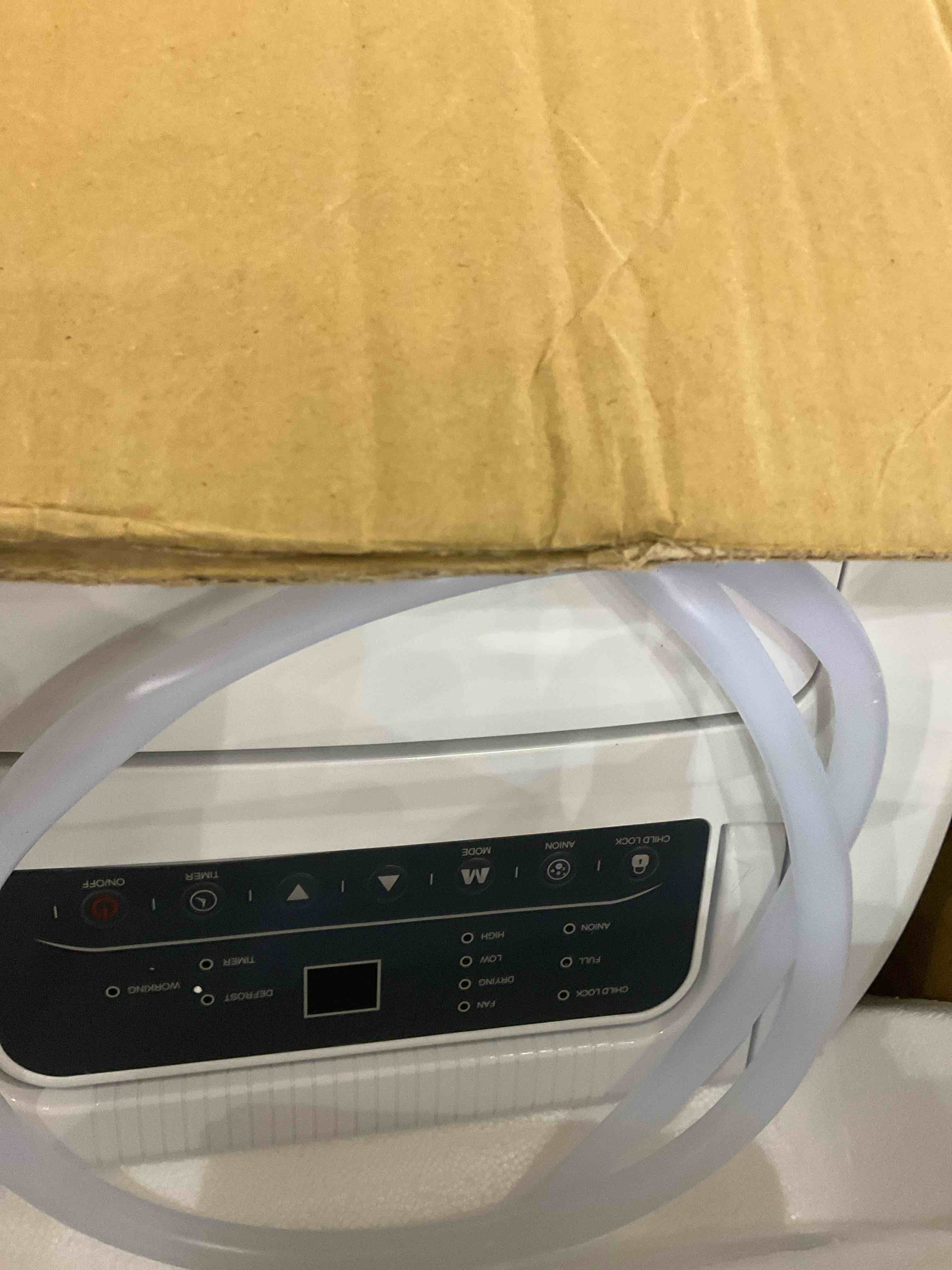 https://s3.amazonaws.com/lotting-images-prod/BargainHunt/EXS01659136_1720448402812.jpeg