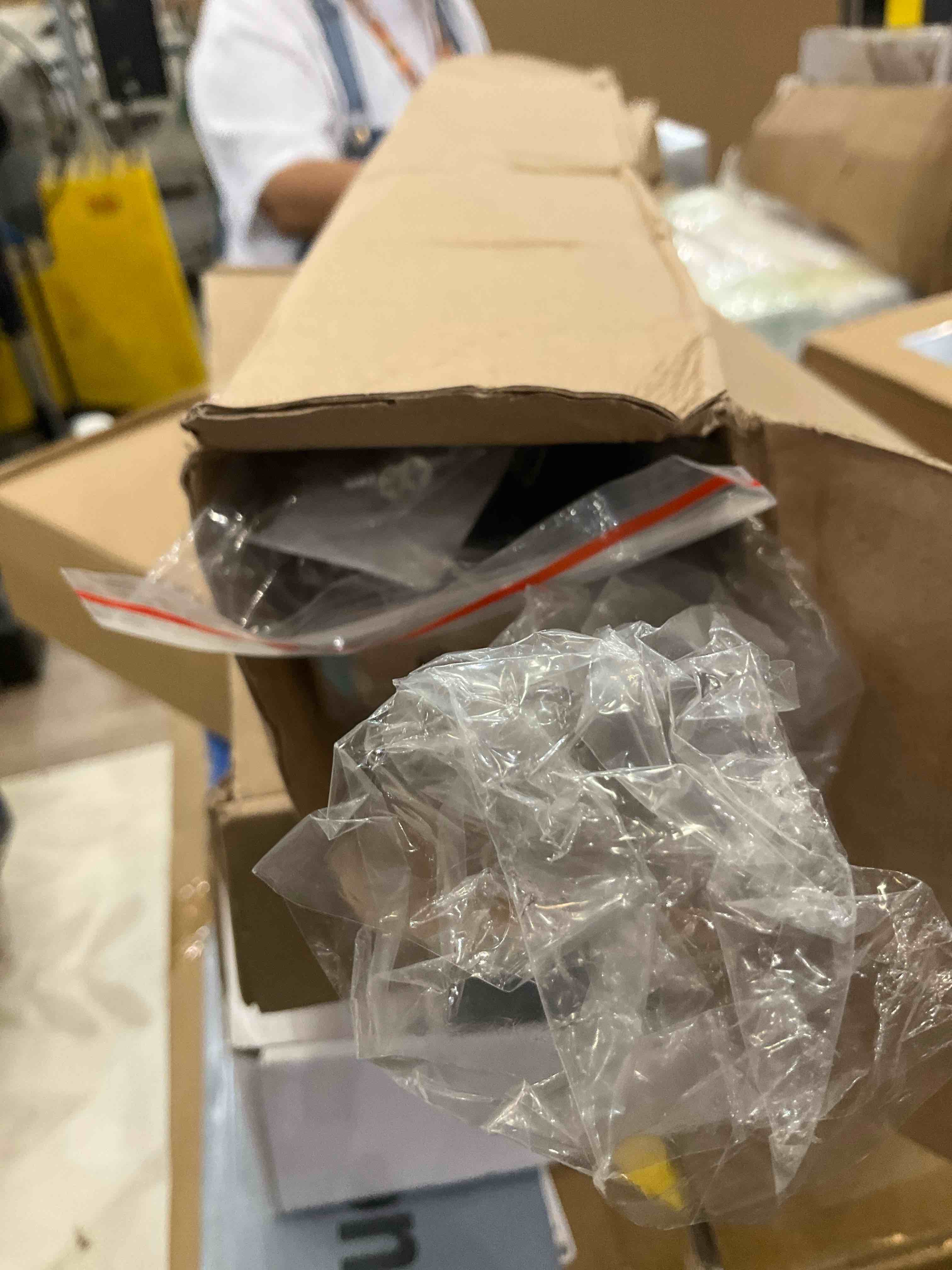 https://s3.amazonaws.com/lotting-images-prod/BargainHunt/EXS01660133_1718810557885.jpeg