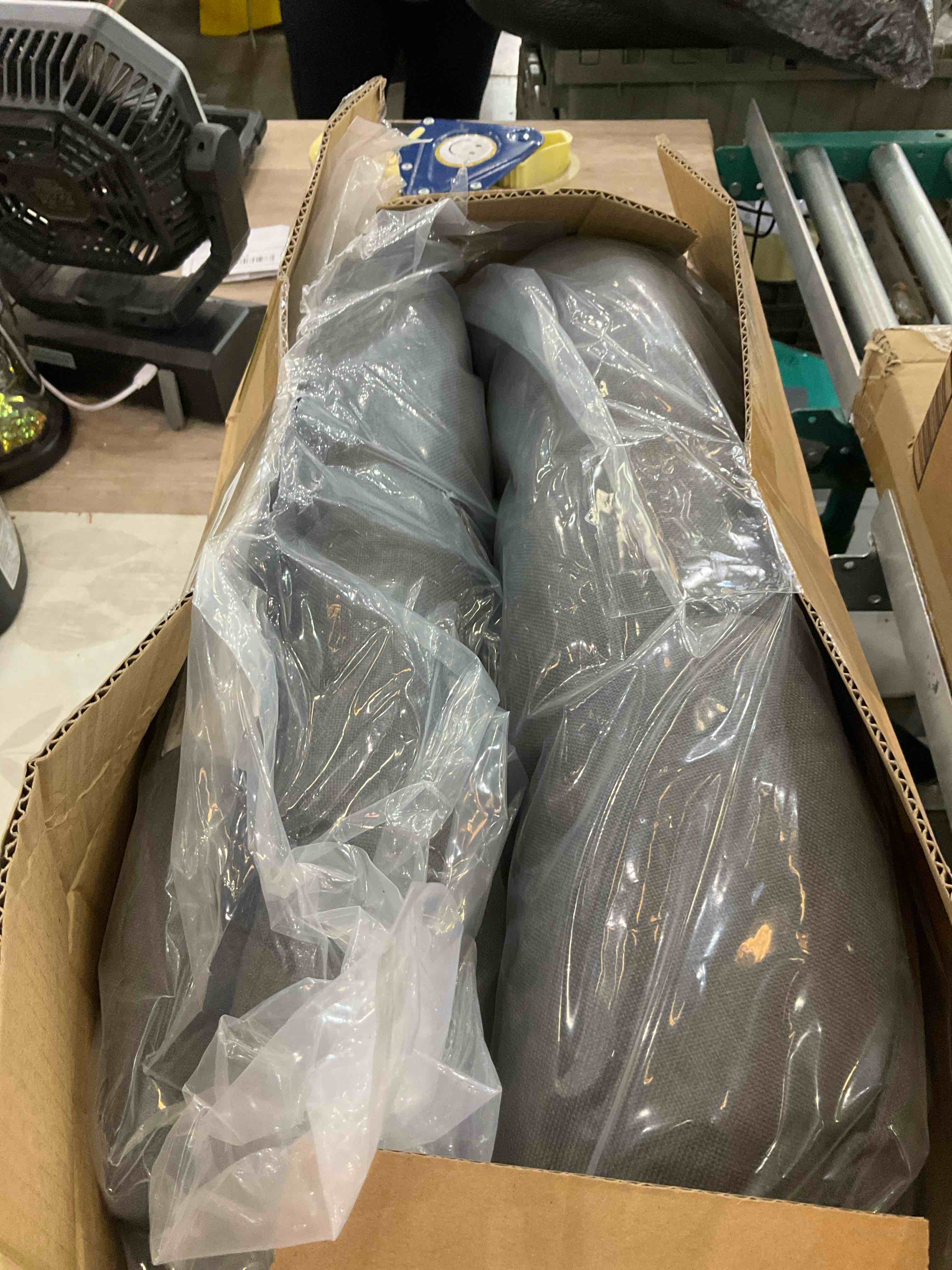 https://s3.amazonaws.com/lotting-images-prod/BargainHunt/EXS01660256_1718891846349.jpeg