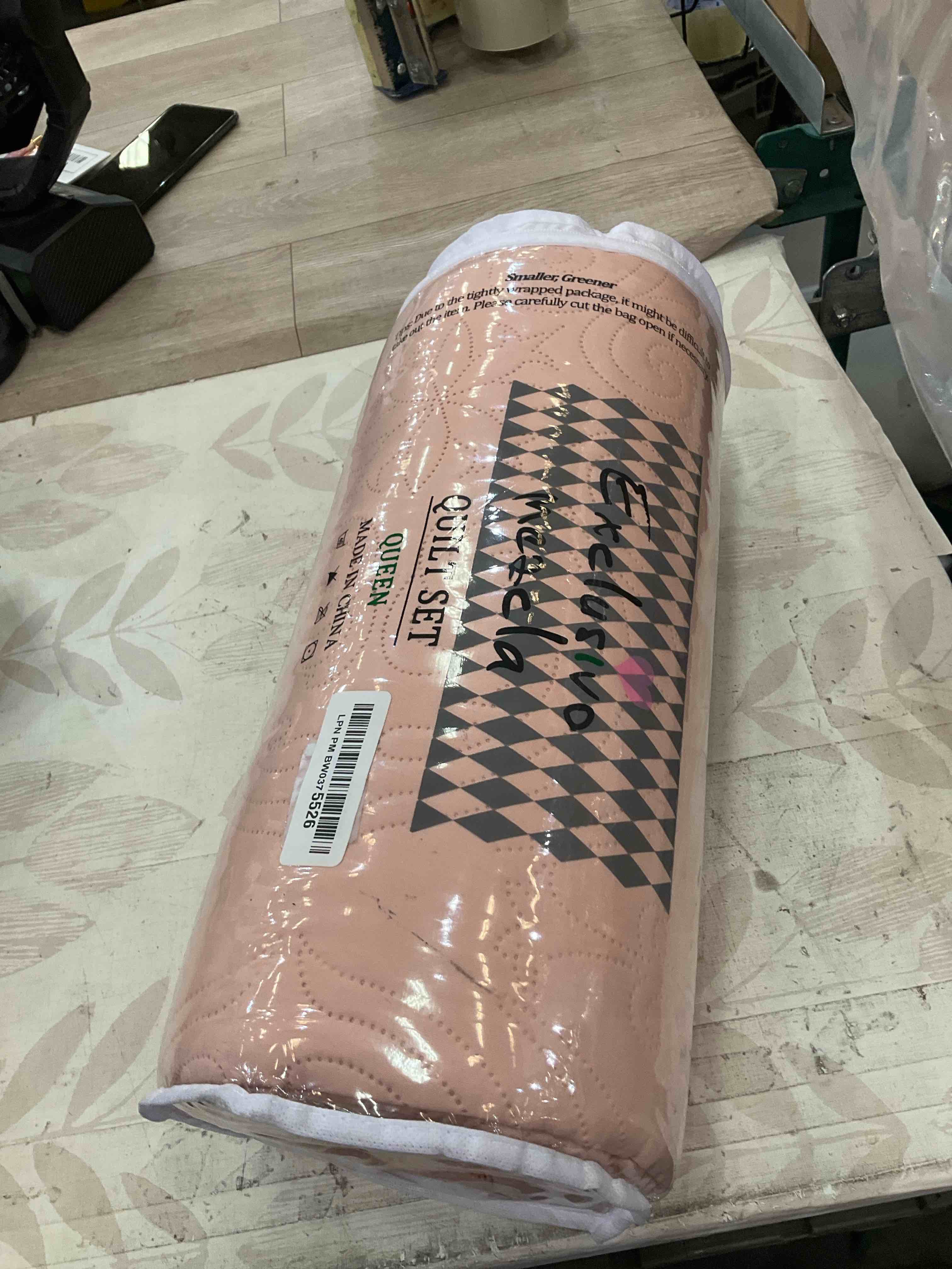 https://s3.amazonaws.com/lotting-images-prod/BargainHunt/EXS01660332_1718905087702.jpeg