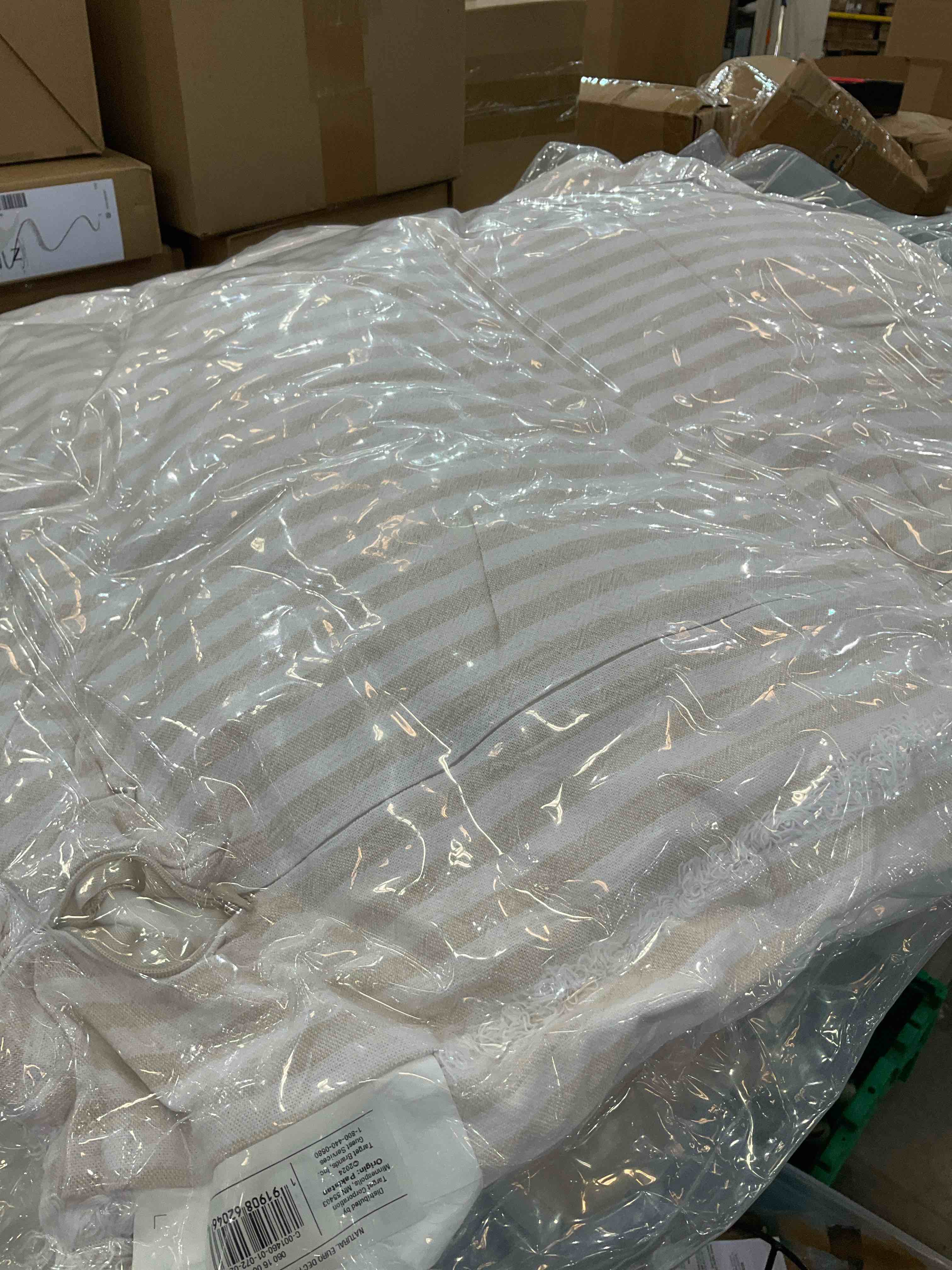 https://s3.amazonaws.com/lotting-images-prod/BargainHunt/EXS01660333_1718905130805.jpeg