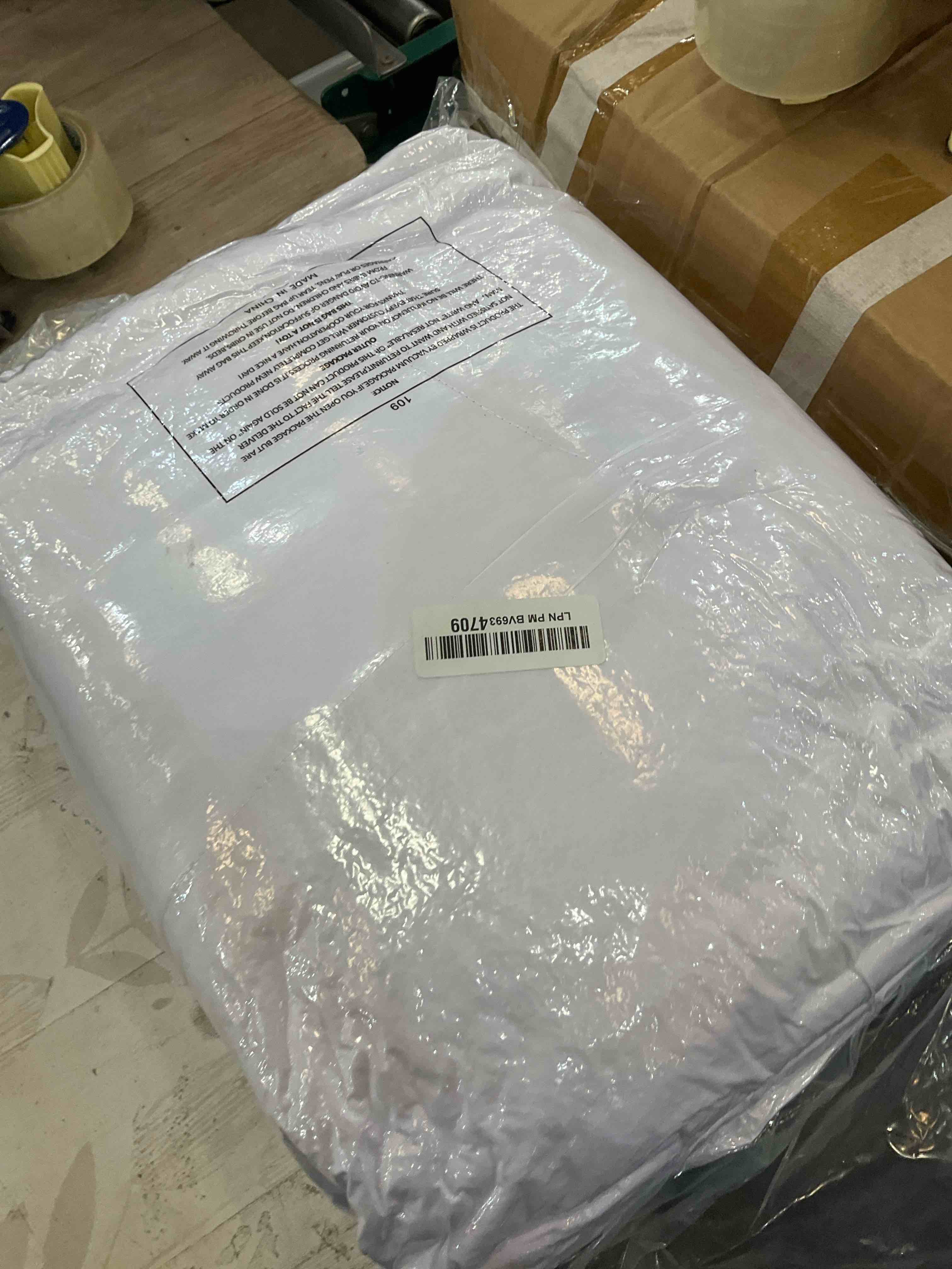 https://s3.amazonaws.com/lotting-images-prod/BargainHunt/EXS01660499_1718986527246.jpeg