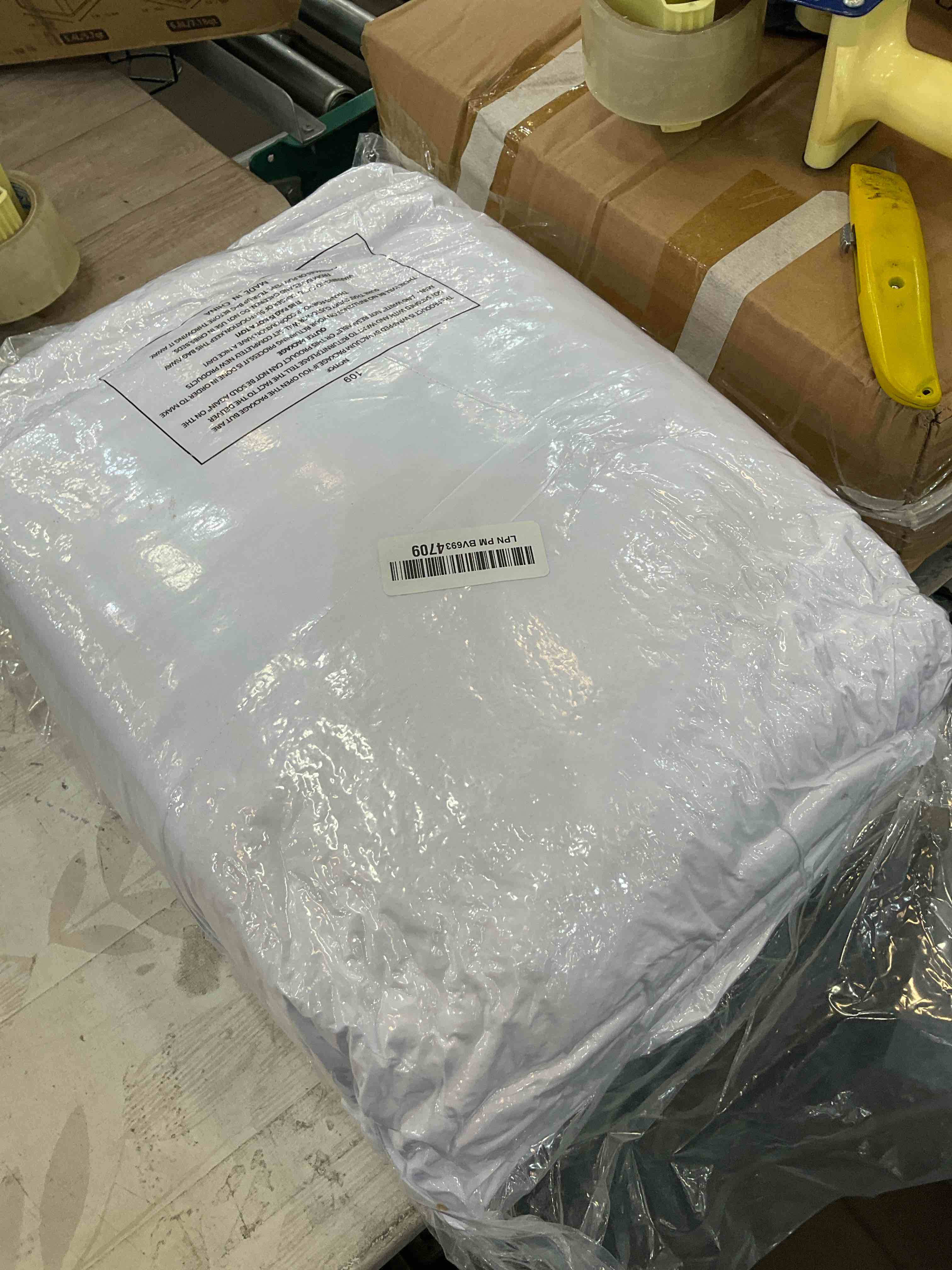 https://s3.amazonaws.com/lotting-images-prod/BargainHunt/EXS01660499_1718986528210.jpeg