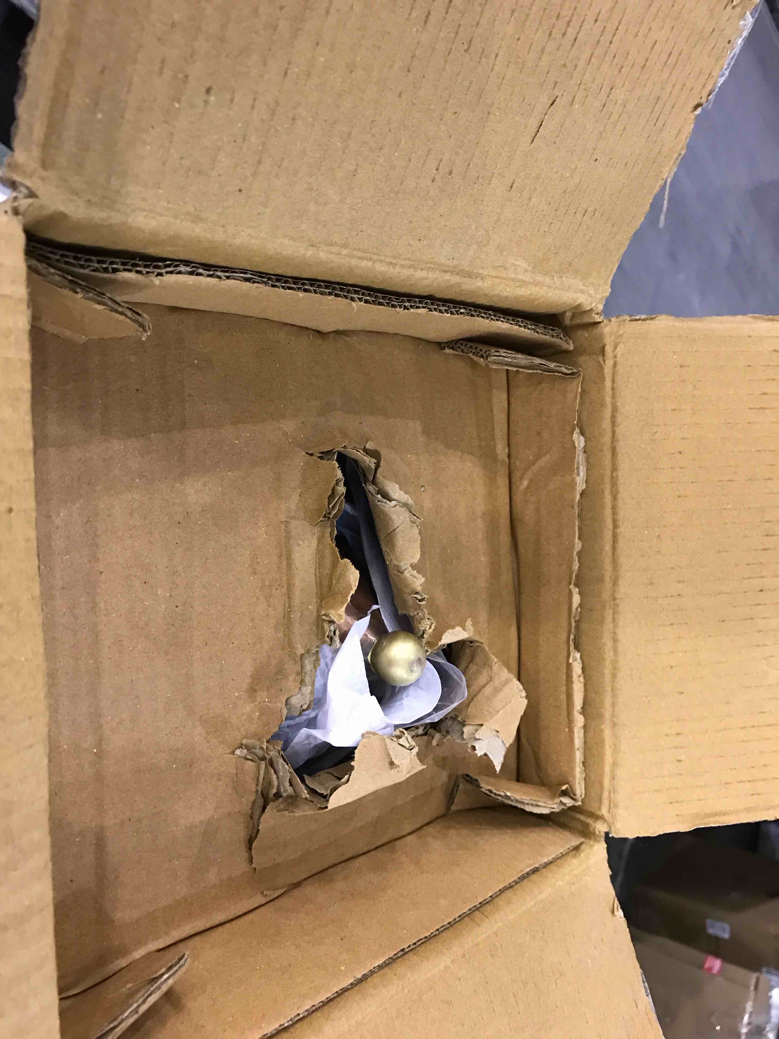 https://s3.amazonaws.com/lotting-images-prod/BargainHunt/EXS01660621_1718711628698.jpeg