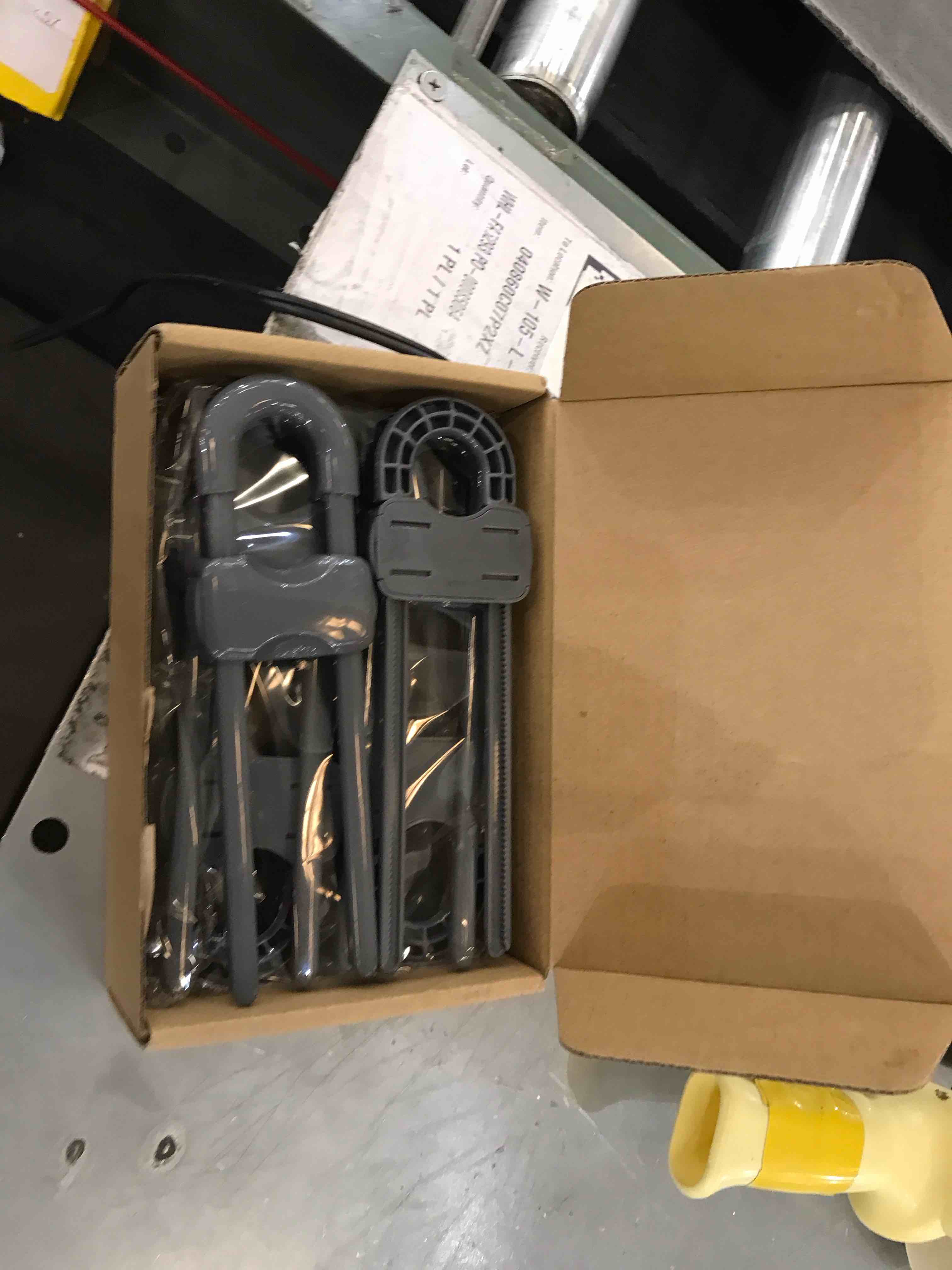 https://s3.amazonaws.com/lotting-images-prod/BargainHunt/EXS01660692_1718724195017.jpeg