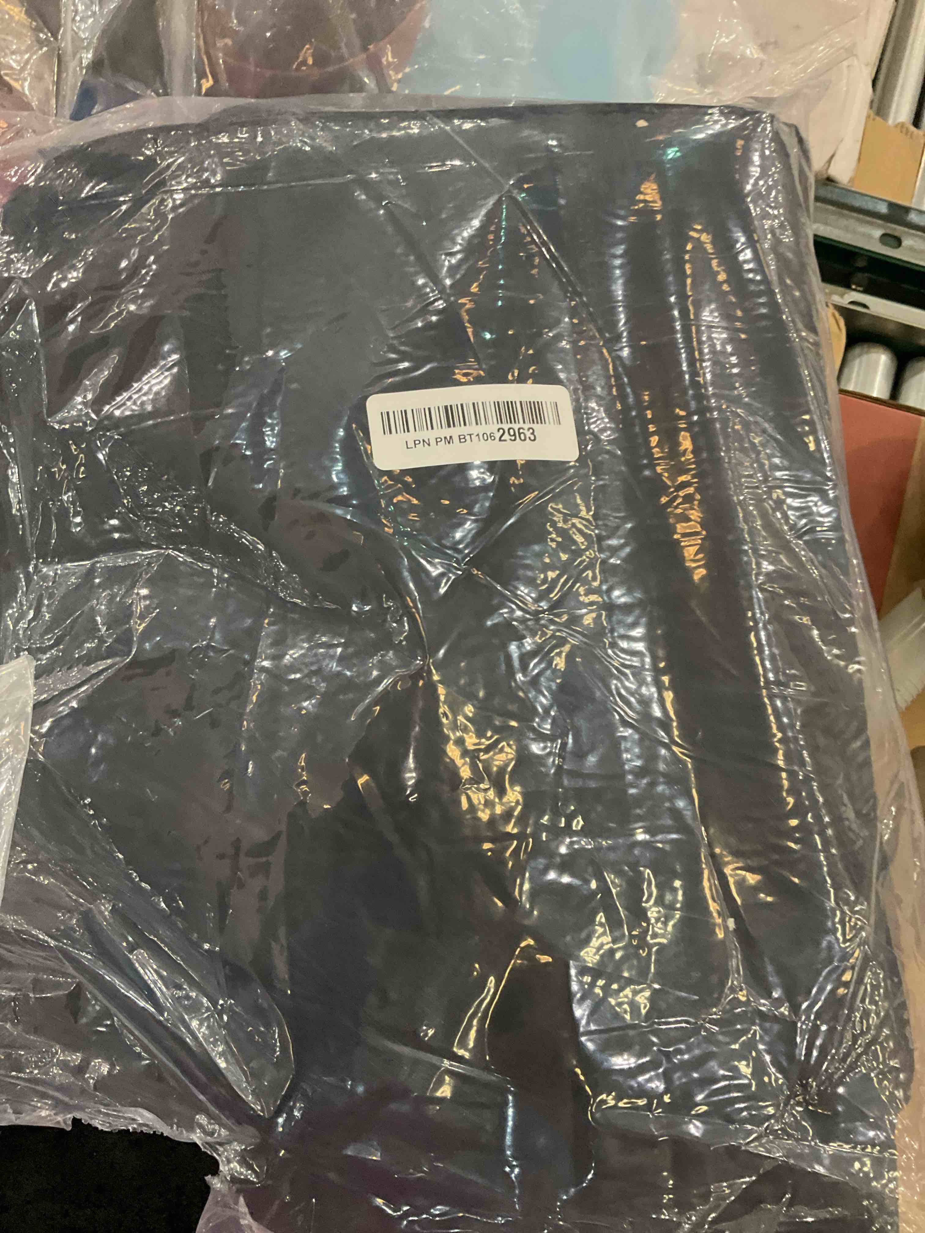 https://s3.amazonaws.com/lotting-images-prod/BargainHunt/EXS01661065_1718723897012.jpeg
