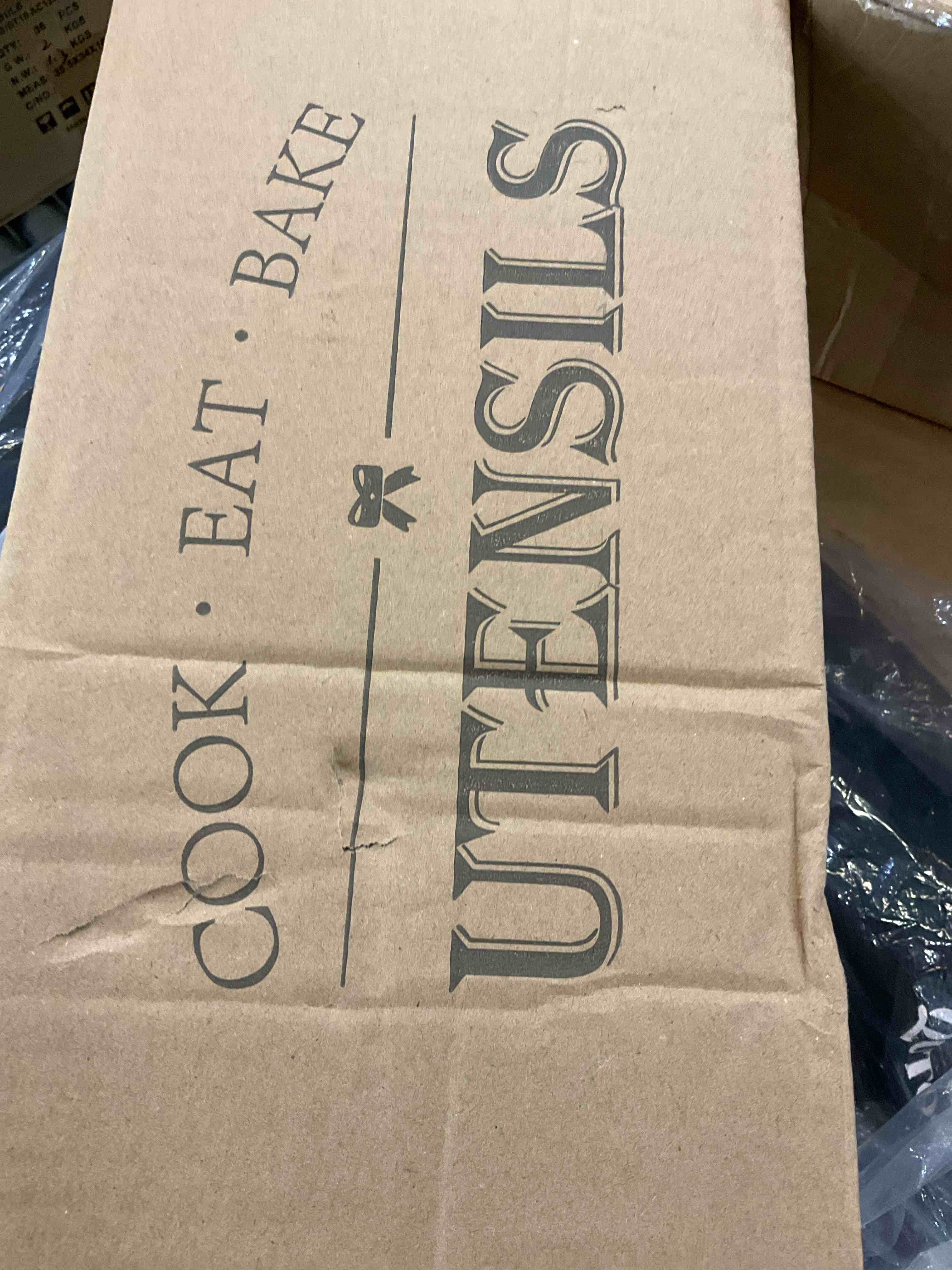 https://s3.amazonaws.com/lotting-images-prod/BargainHunt/EXS01661067_1718724206280.jpeg