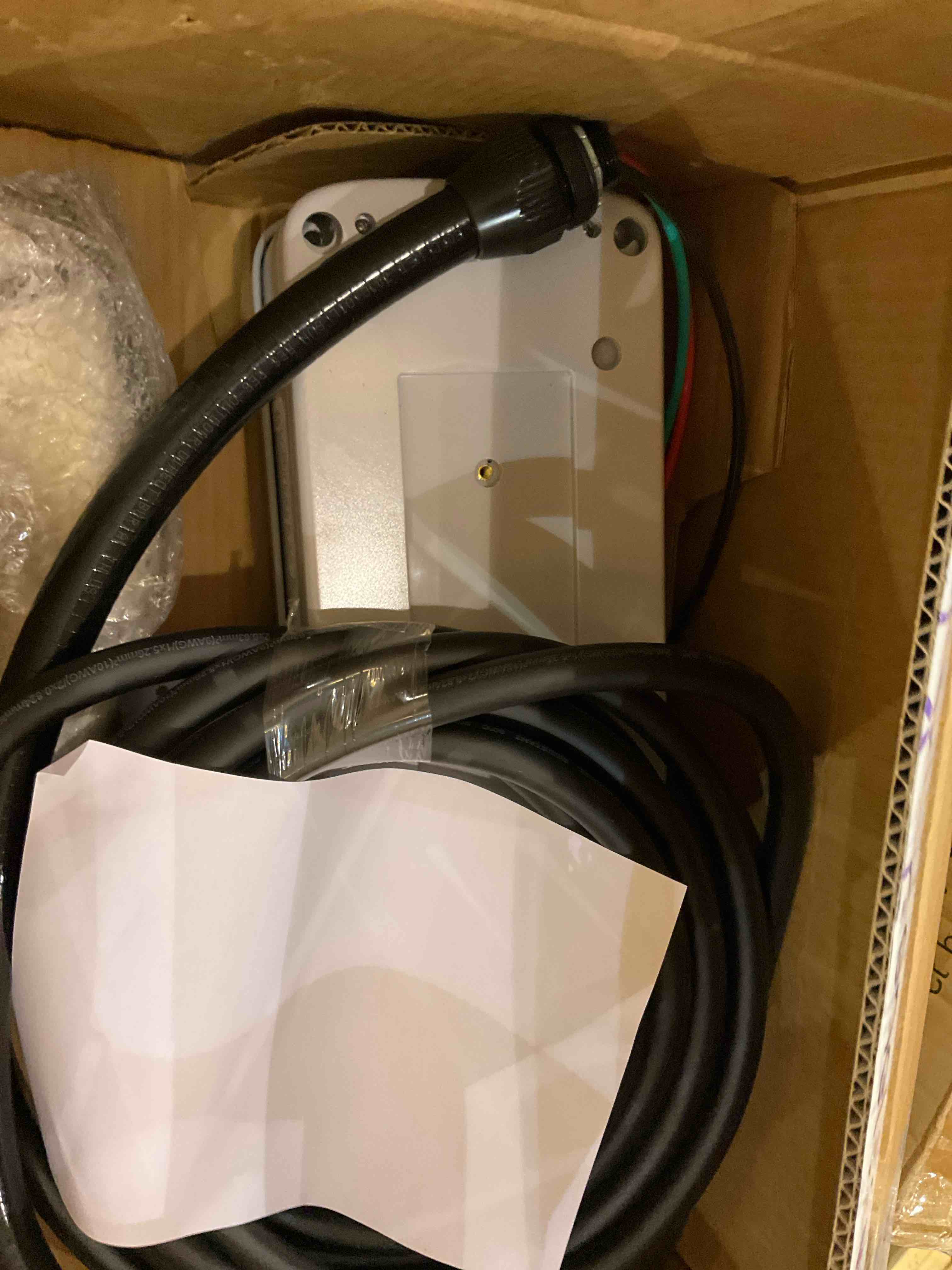 https://s3.amazonaws.com/lotting-images-prod/BargainHunt/EXS01661323_1718975853716.jpeg