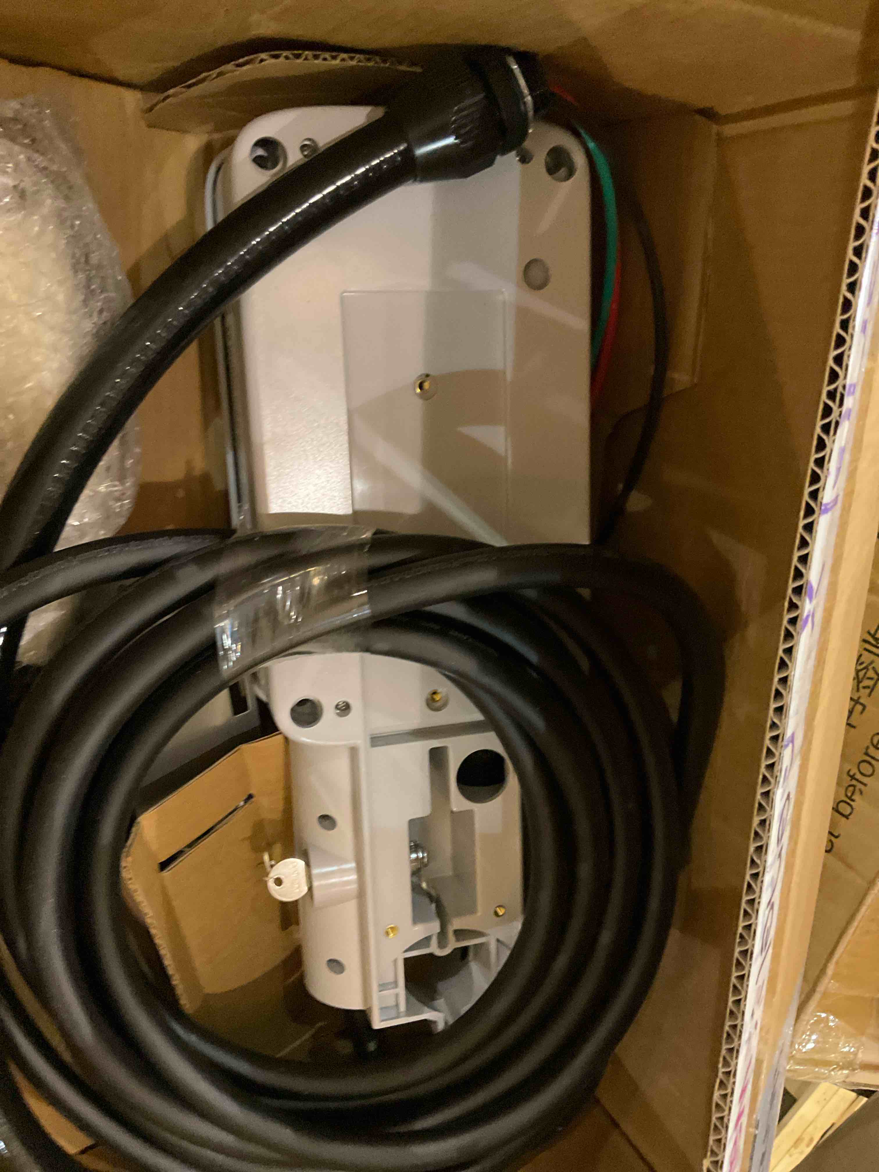 https://s3.amazonaws.com/lotting-images-prod/BargainHunt/EXS01661323_1718975858271.jpeg