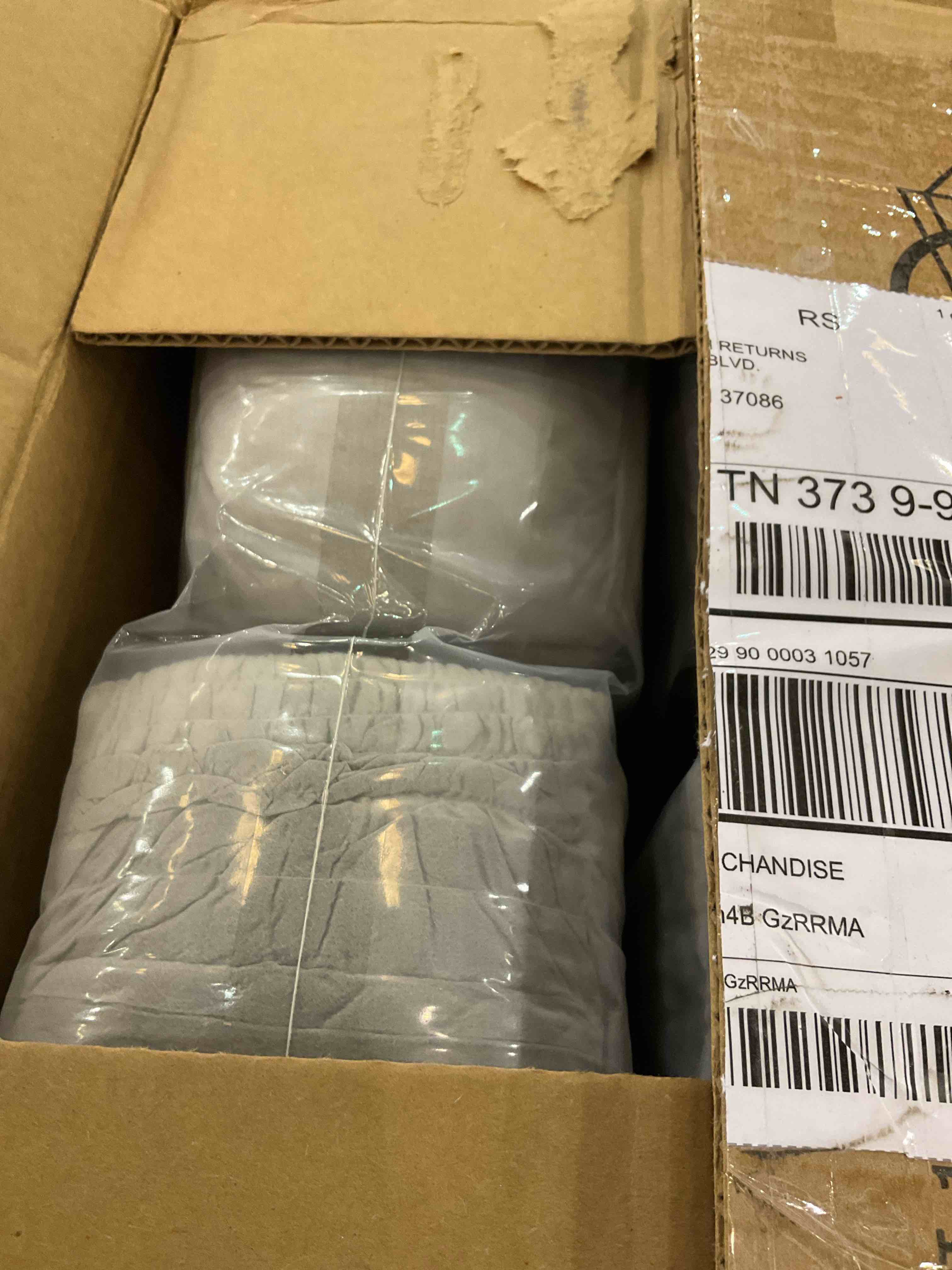 https://s3.amazonaws.com/lotting-images-prod/BargainHunt/EXS01663168_1719947242524.jpeg