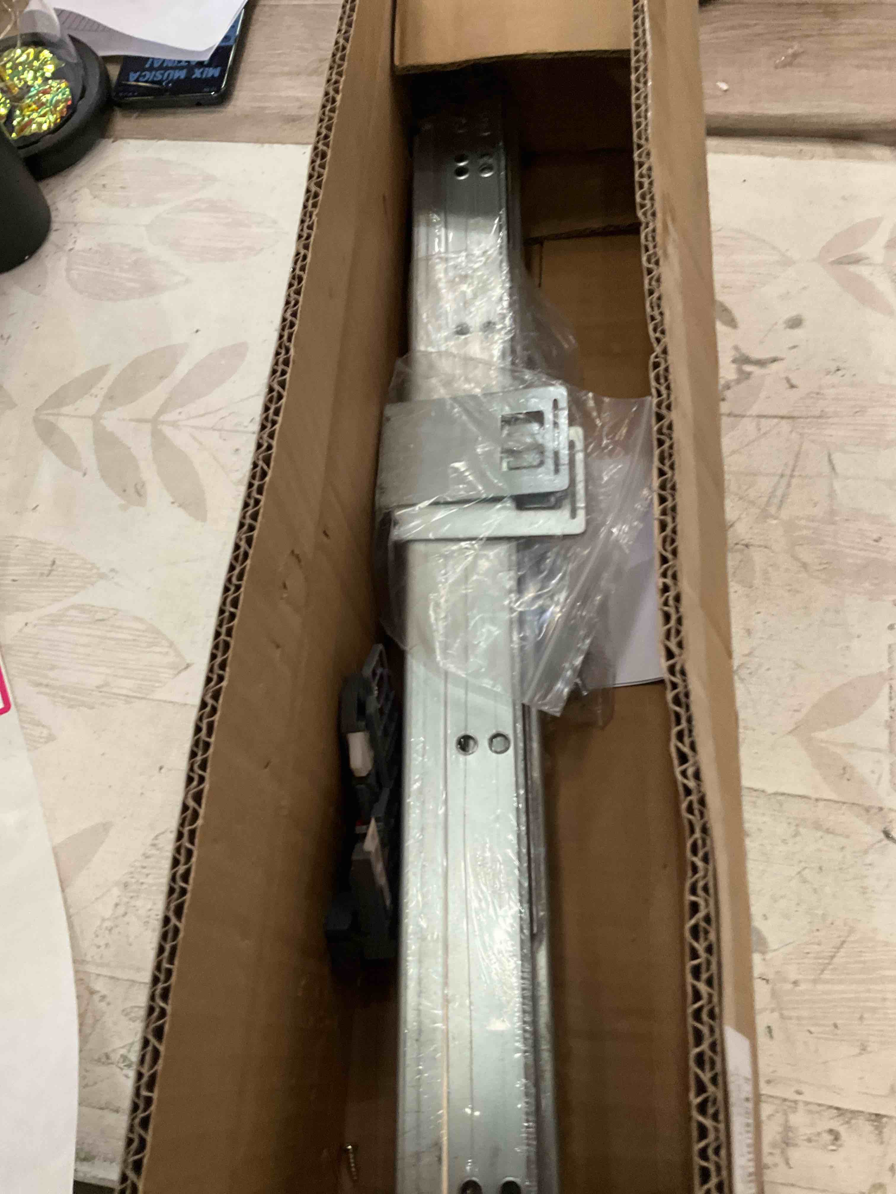 https://s3.amazonaws.com/lotting-images-prod/BargainHunt/EXS01664254_1719337833656.jpeg