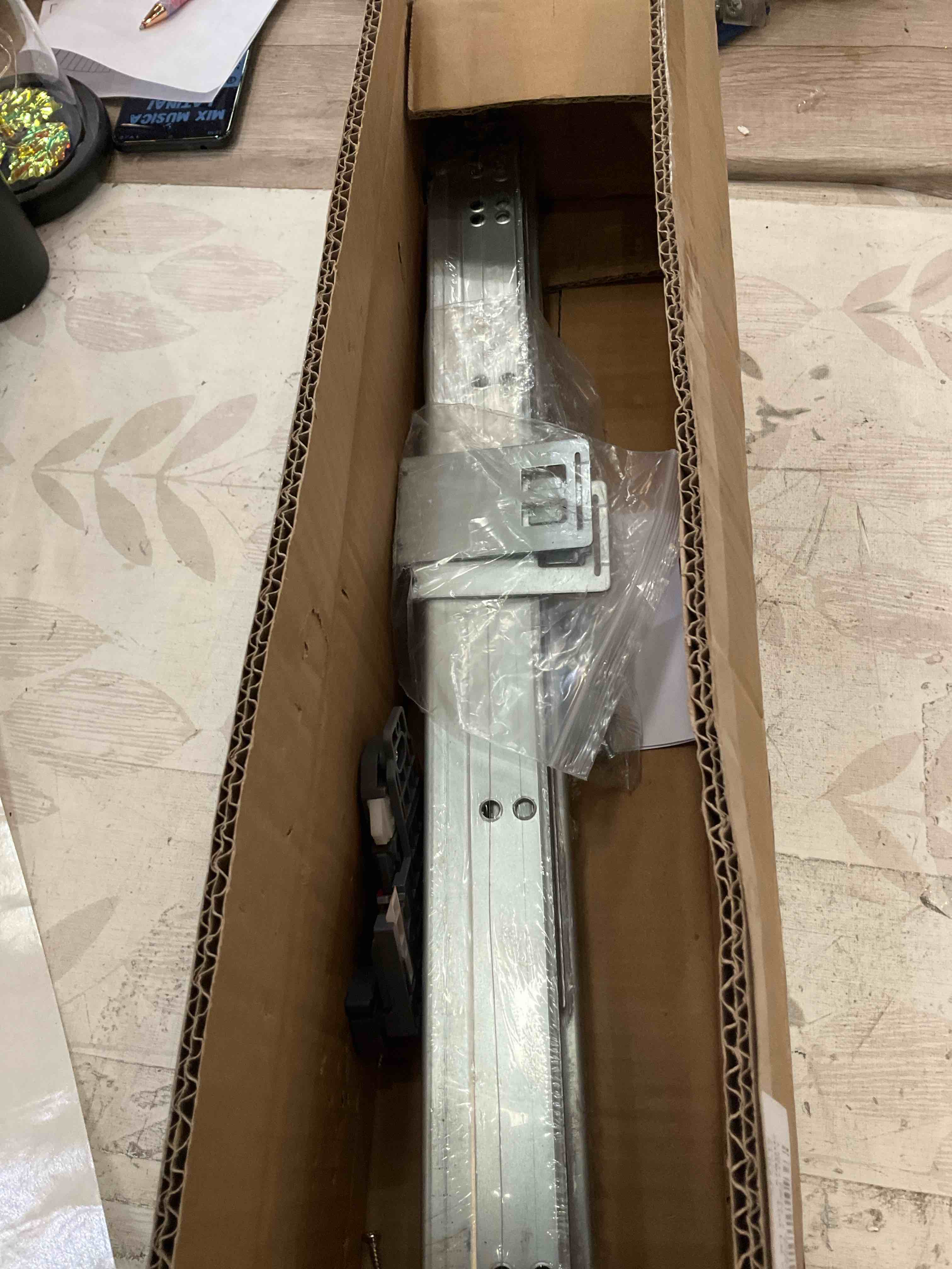 https://s3.amazonaws.com/lotting-images-prod/BargainHunt/EXS01664254_1719337834628.jpeg