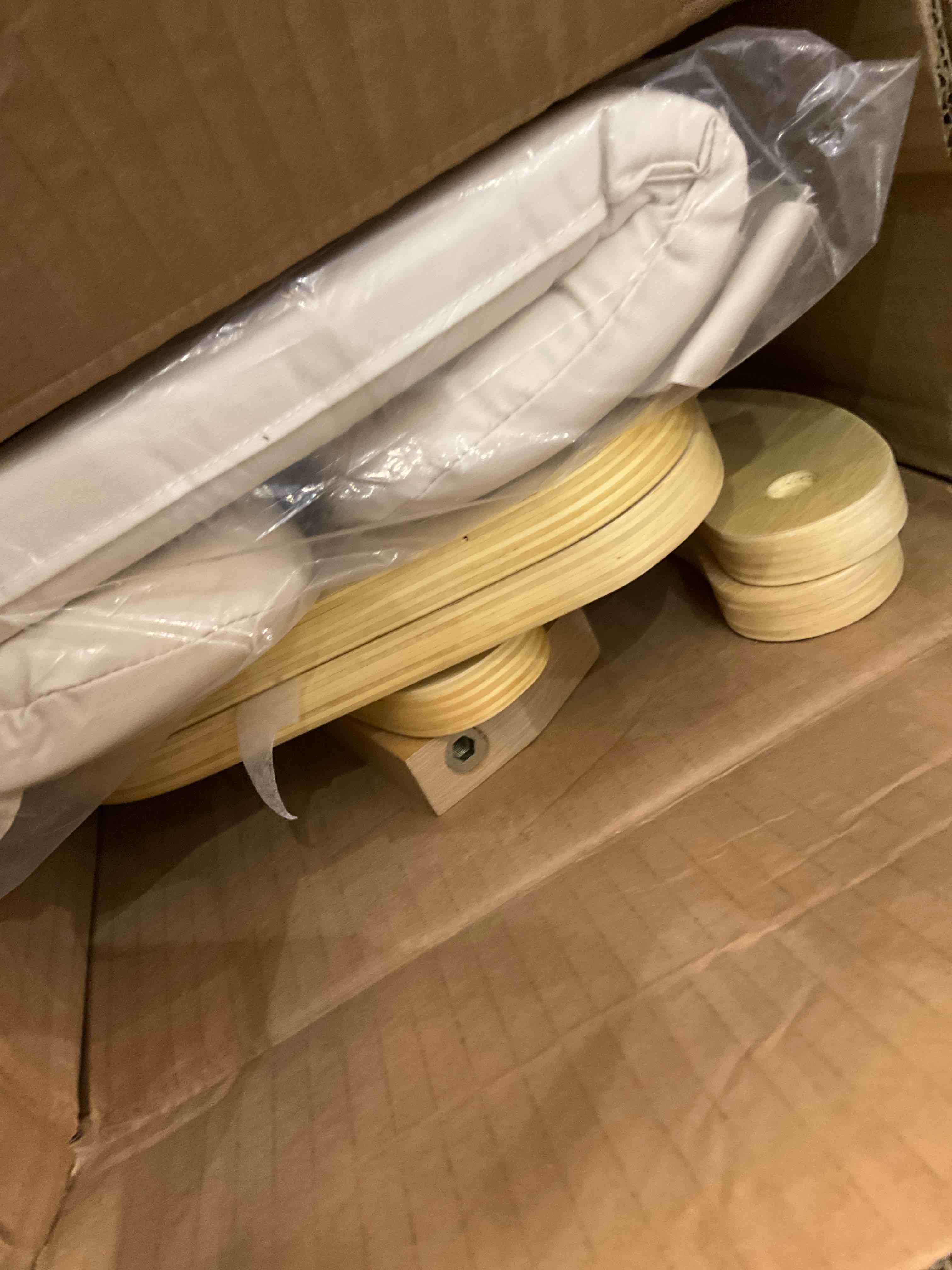 https://s3.amazonaws.com/lotting-images-prod/BargainHunt/EXS01664436_1719852970604.jpeg